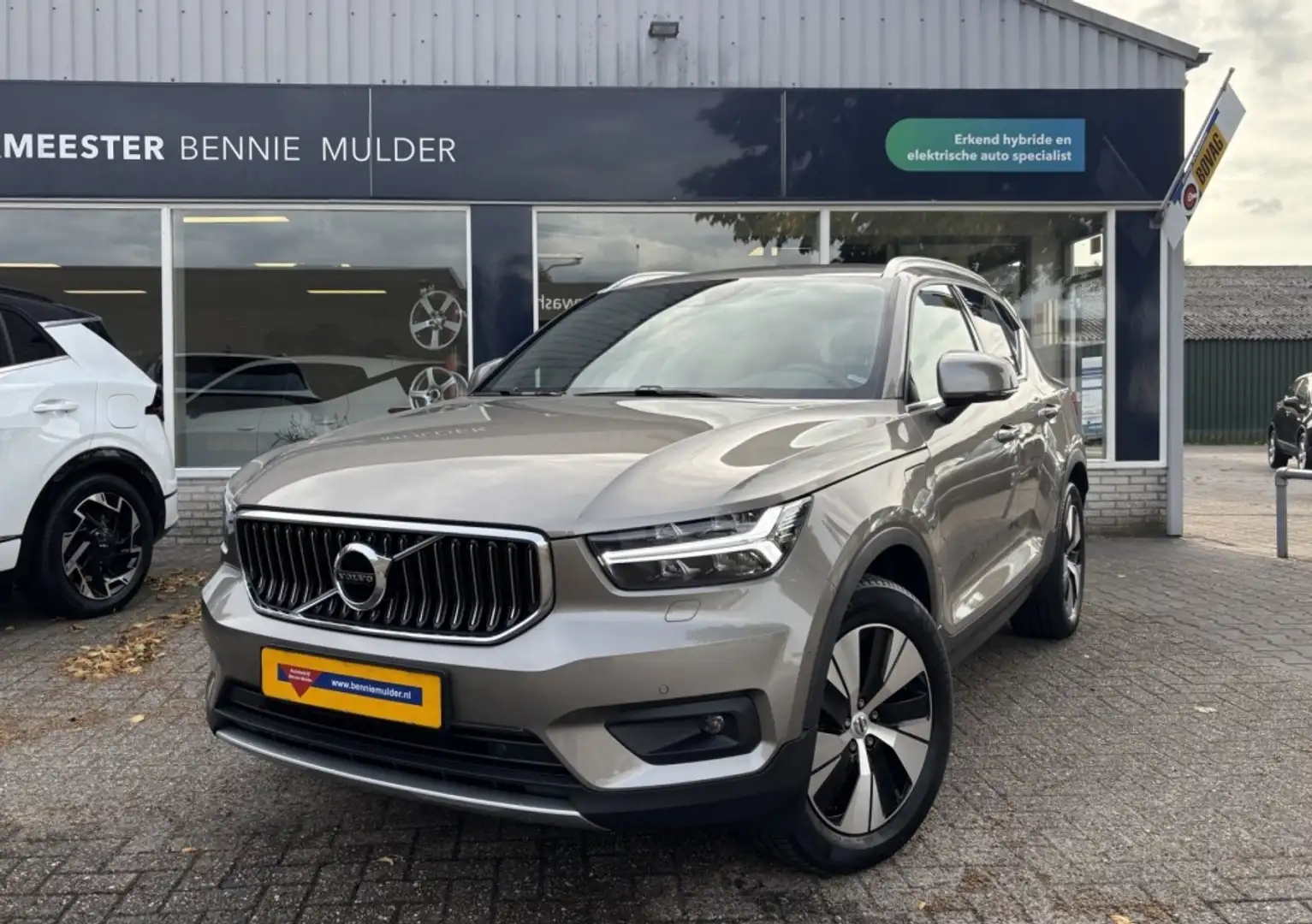 Volvo XC40 1.5 T4 Recharge ADAP. CRUISE / TREKHAAK / CAMERA Grijs - 1