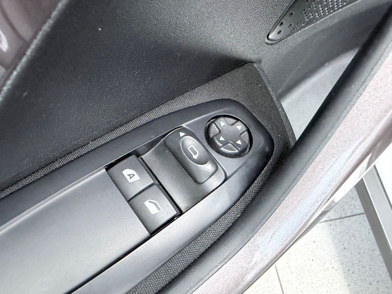 Peugeot 2008 Active KLIMA TEMPOMAT SCHECKHEFT AUTOMATIK — photo 13