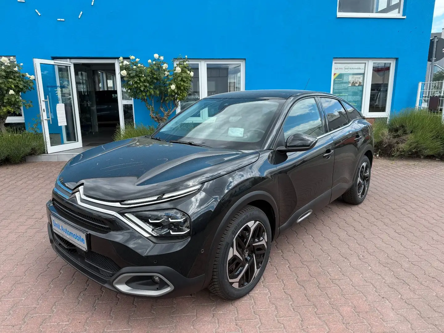Citroen C4 1,2 PureTech Automatik Shine Schwarz - 1