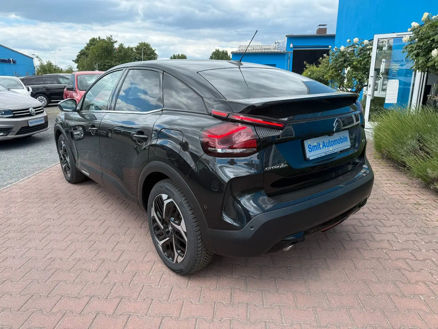 Citroen C4 1,2 PureTech Automatik Shine Schwarz - 2