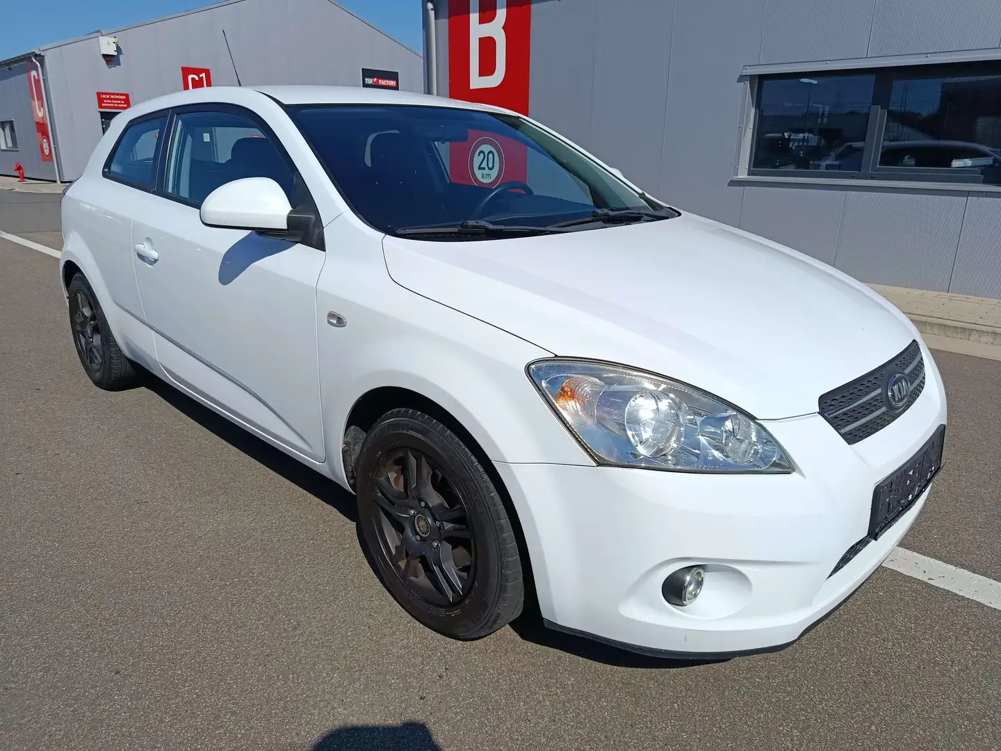 Kia ProCeed / pro_cee'd Pro_Cee\u0027d 1.4i EX Blanc - 2