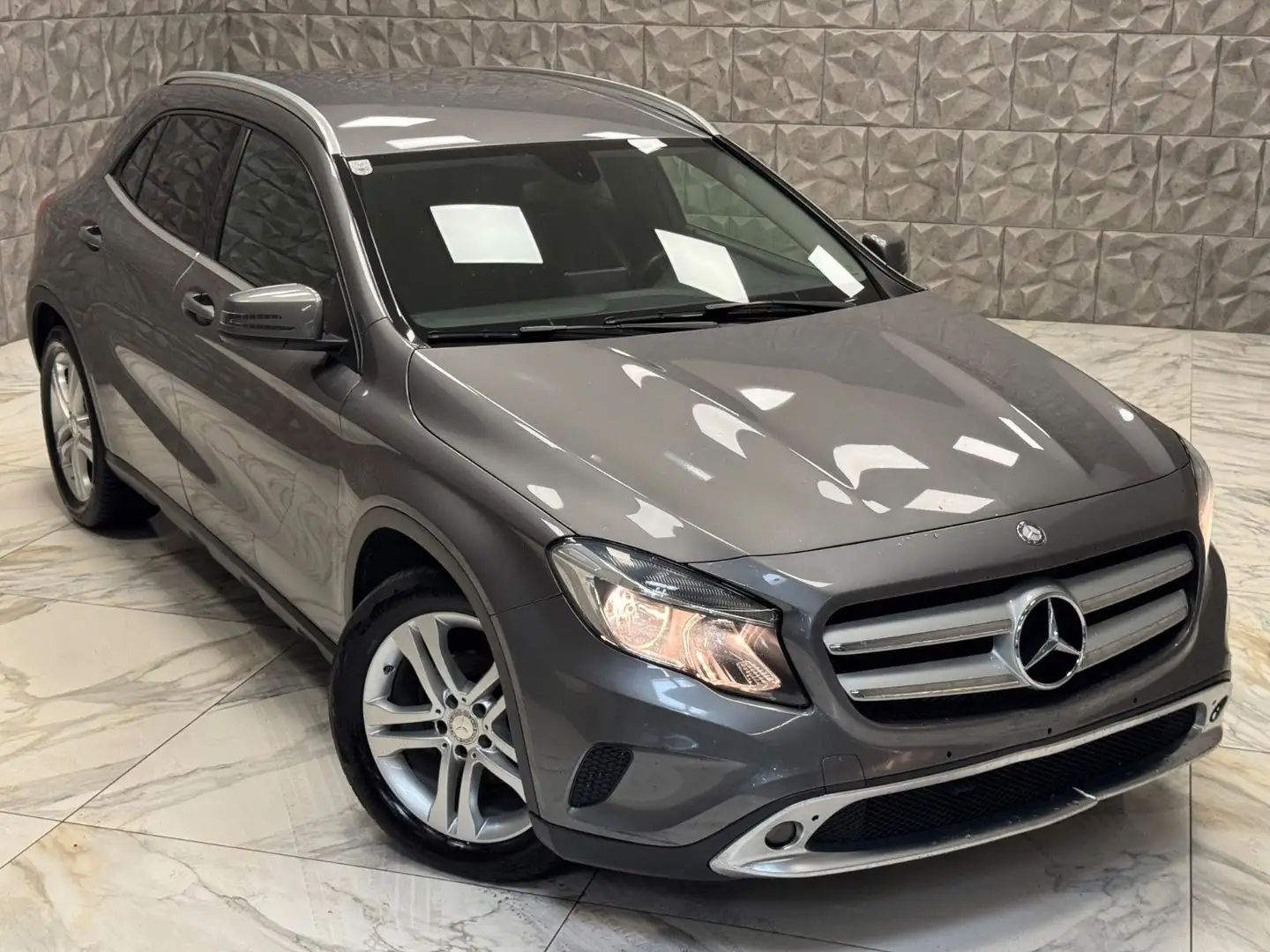 Mercedes-Benz GLA 200 CDI*Teilleder-Navi-Kamer-Voll Fahrbereit Grau - 1