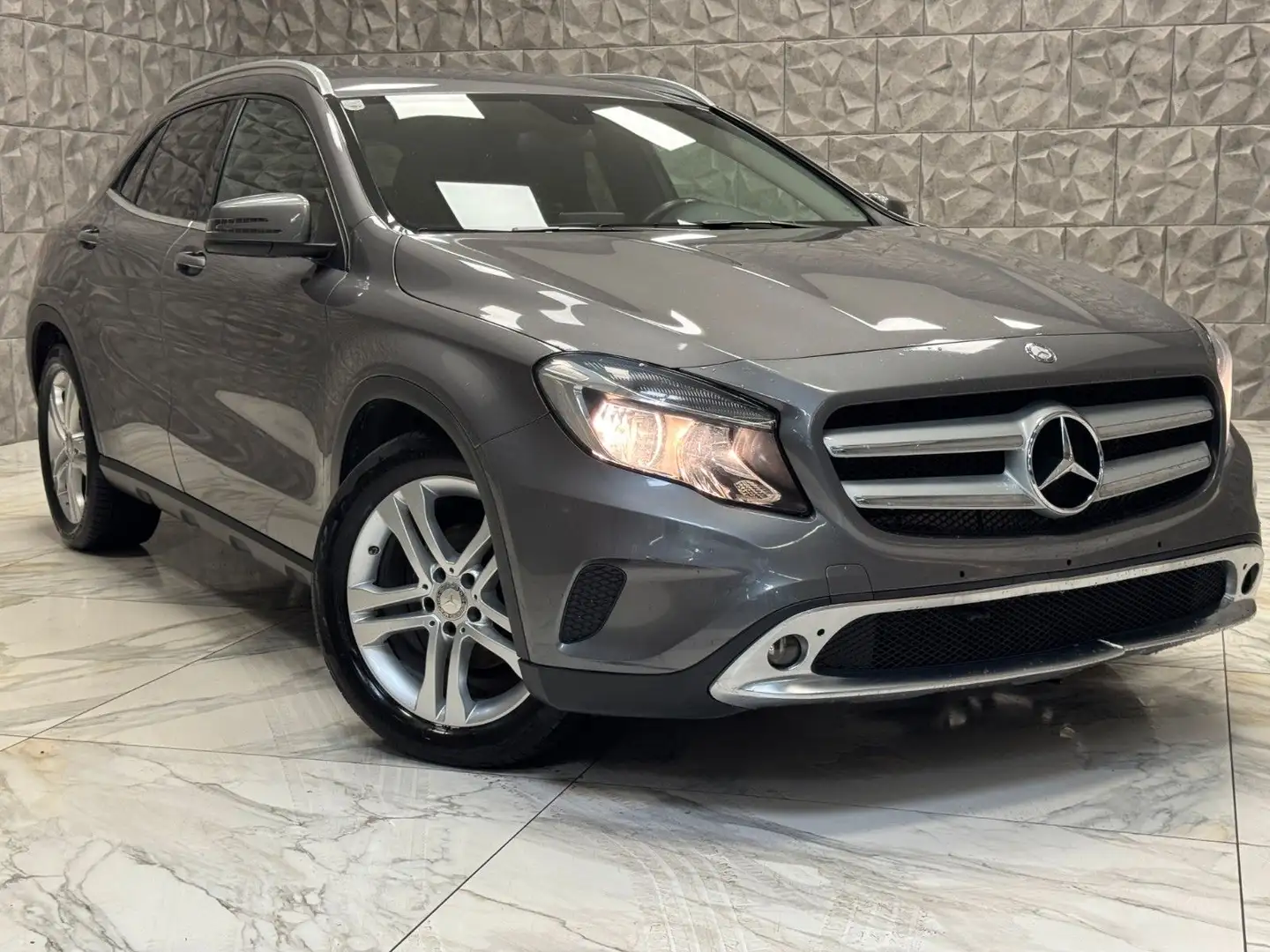 Mercedes-Benz GLA 200 CDI*Teilleder-Navi-Kamer-Voll Fahrbereit Grau - 2