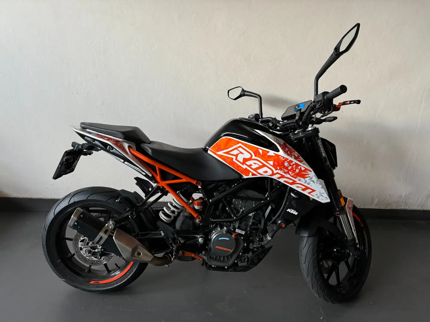 KTM 125 Duke Radical Oranje - 1