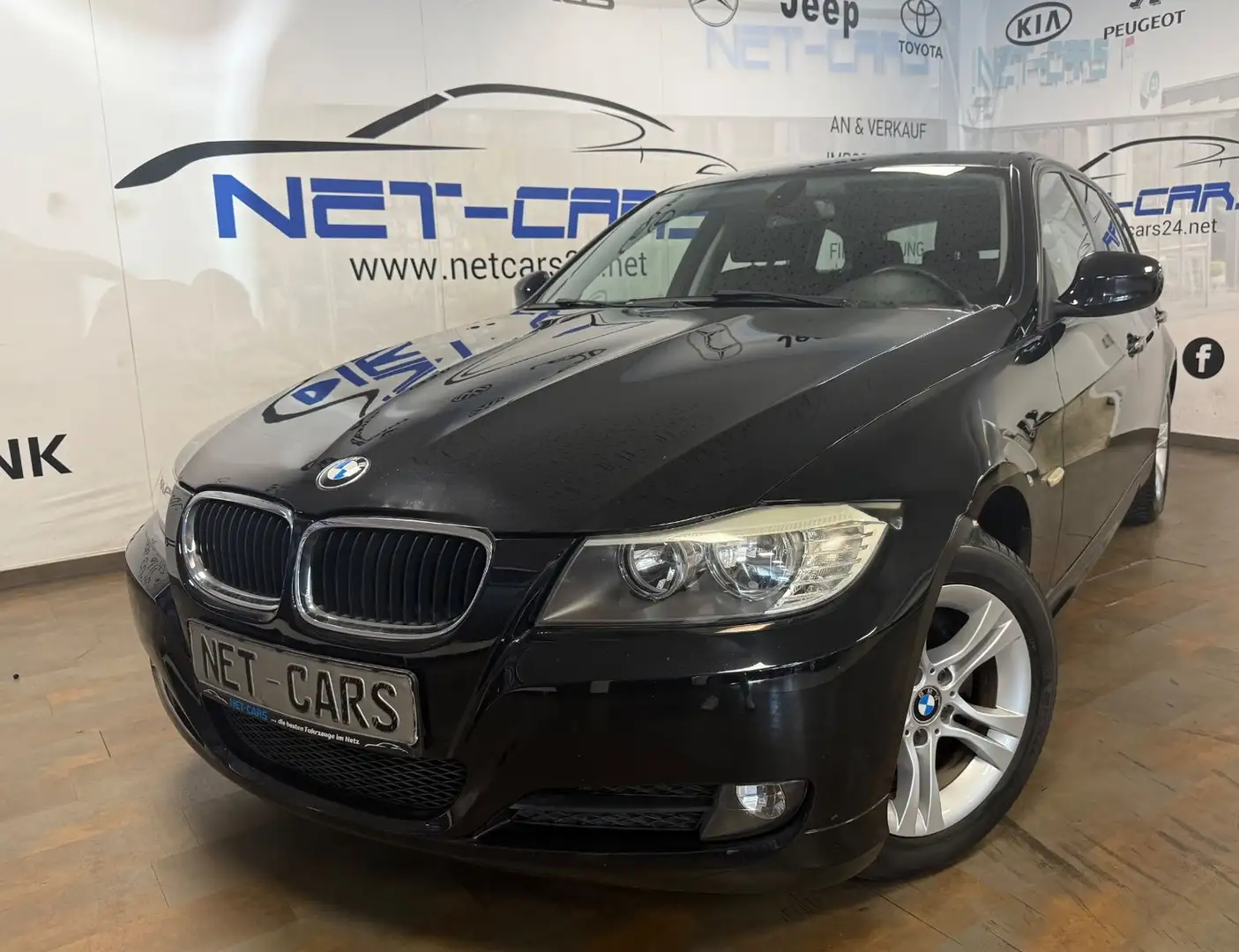 BMW 318 i Touring Edition Klima*PDC*Tempomat*TÜV/NEU Noir - 1
