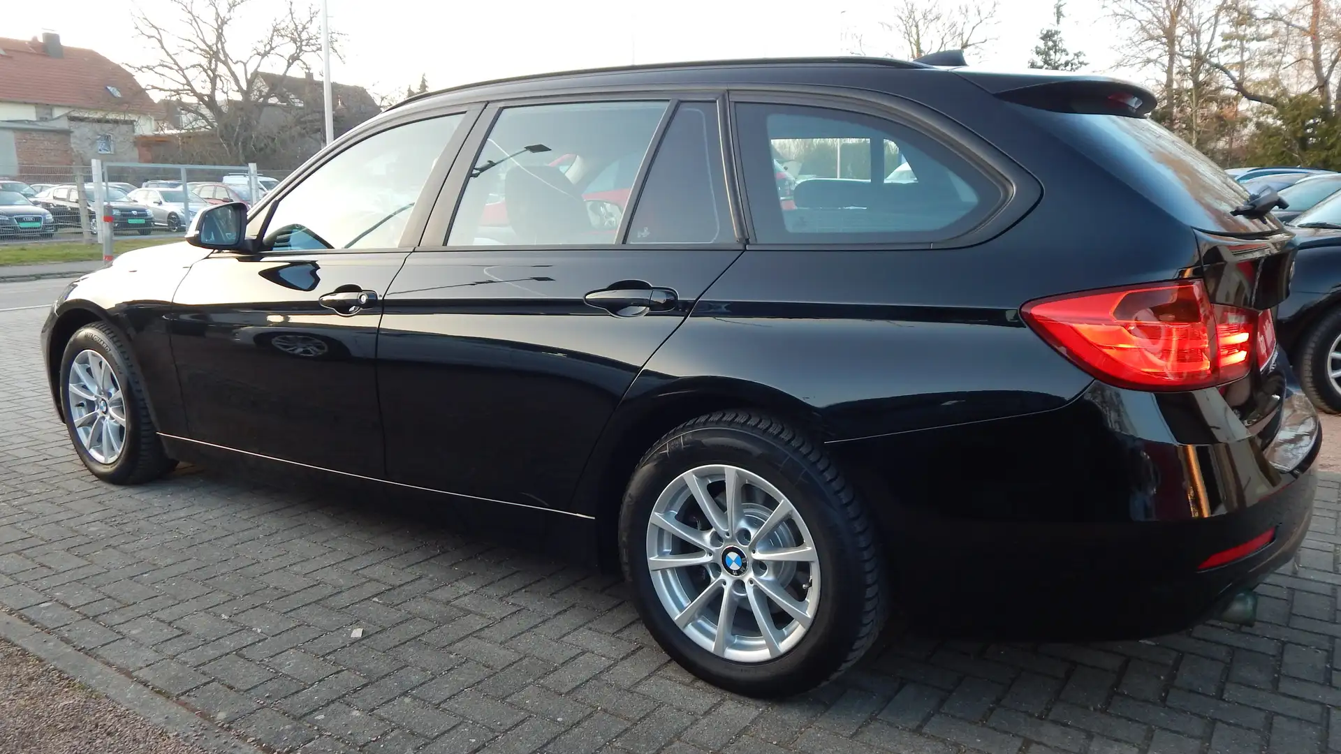 BMW 316 316 i Touring AUS 1 HAND! BI-XENON BLUETOOTH Schwarz - 2