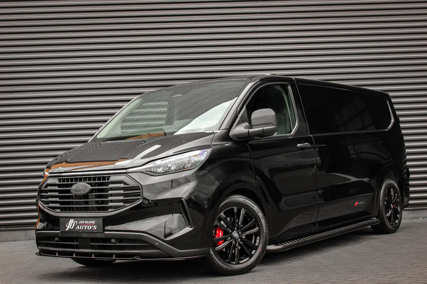 Ford Transit Custom 300 2.0 TDCI L2H1 AUTOMAAT 136PK JB-EDITION / FULL crna - 1