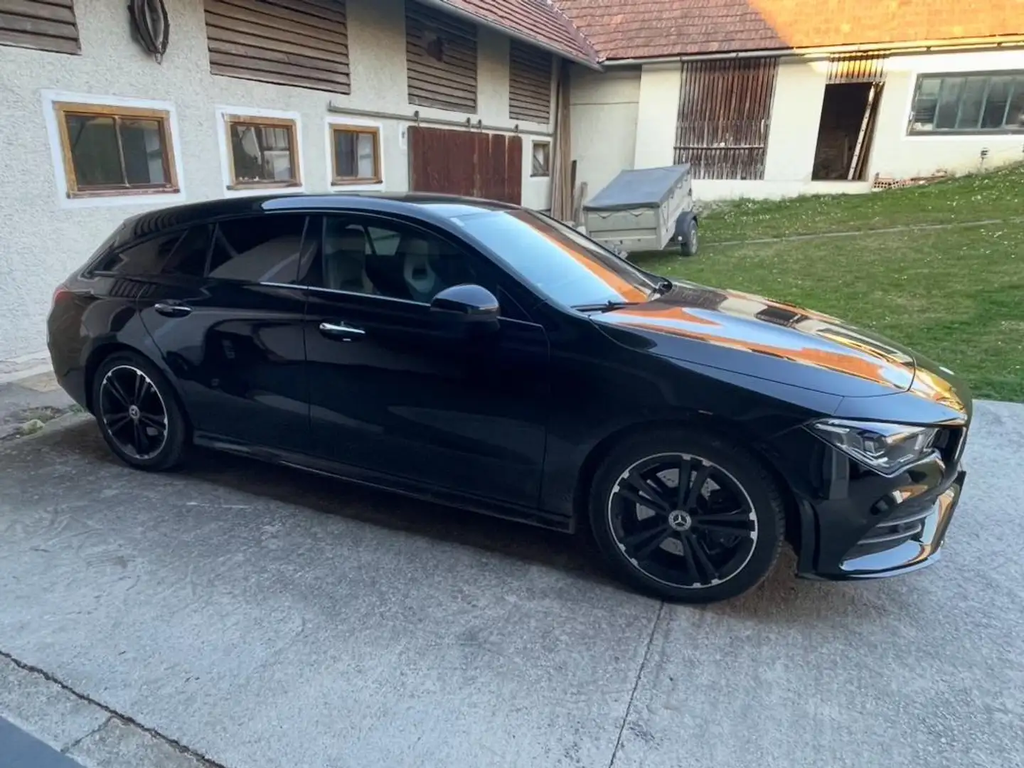 Mercedes-Benz CLA 200 CLA 200 d Shooting Brake 4MATIC Aut. Schwarz - 1