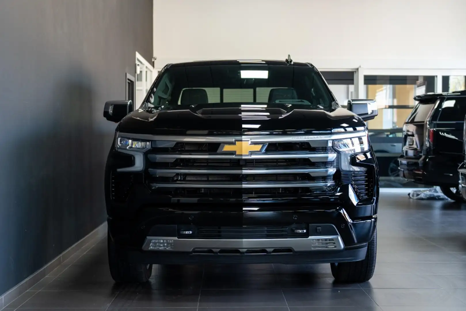 Chevrolet Silverado 1500 6.2L V8 High Country Schwarz - 2