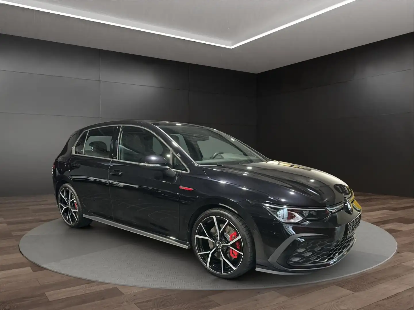 Volkswagen Golf GTI 2.0 TSI *DSG*PANO*HarmanKardon*DCC* Zwart - 2