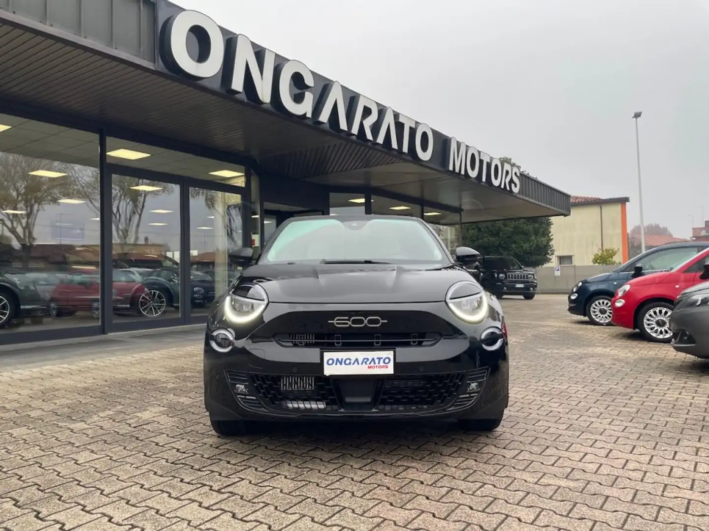 Fiat 600 600 Hybrid 100 CV DCT MHEV La Prima Noir - 2