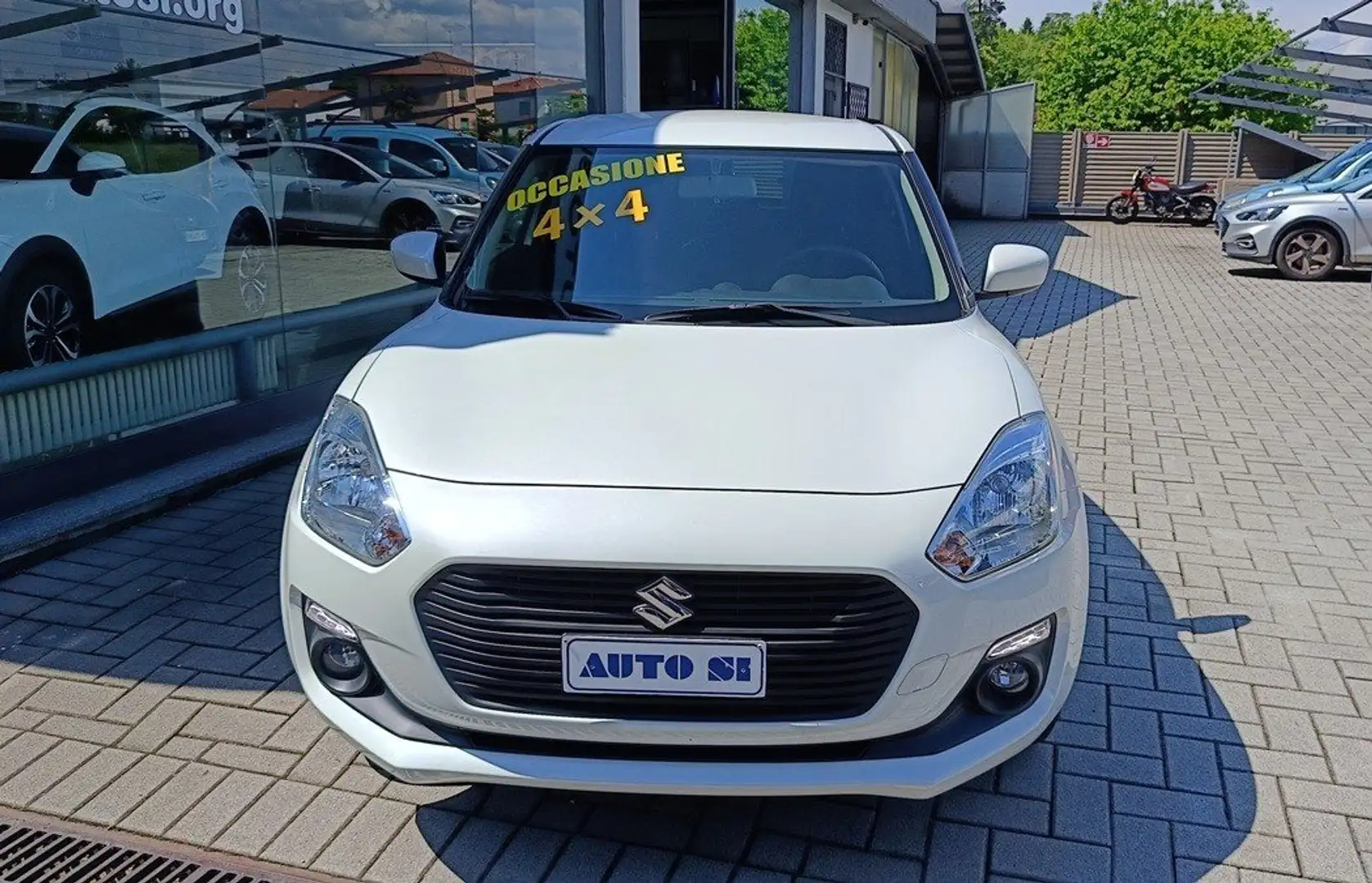 Suzuki Swift 1.2 Benz  Hybrid Mhev  Cool   4wd allgrip White - 2