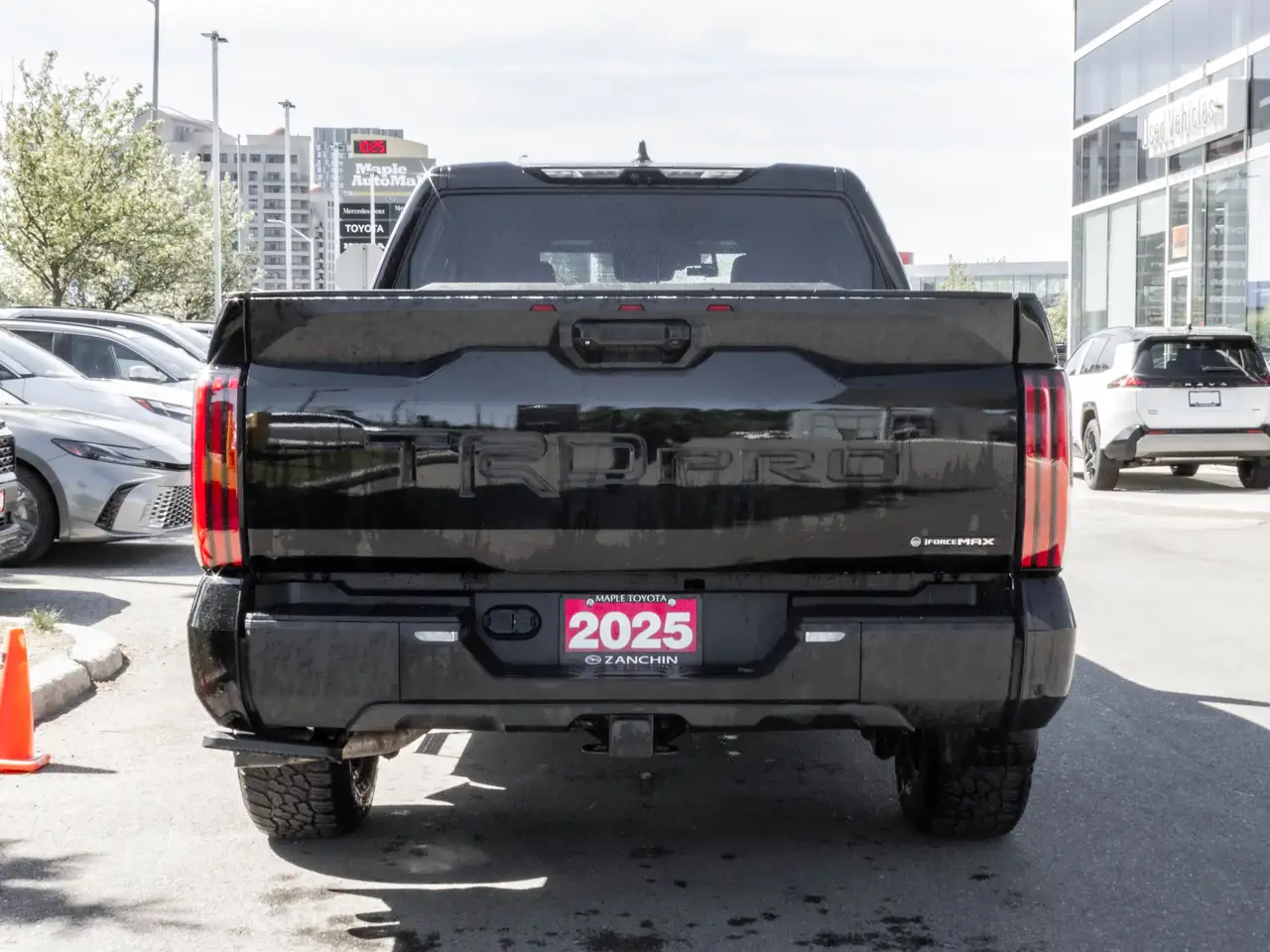 Toyota Tundra снимка Toyota Tundra