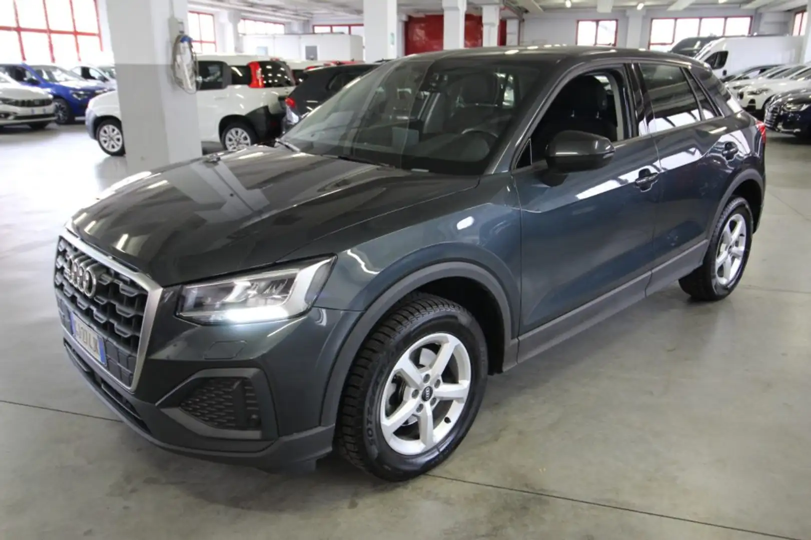 Audi Q2 30 TDI S-tronic Business 116CV Gris - 2
