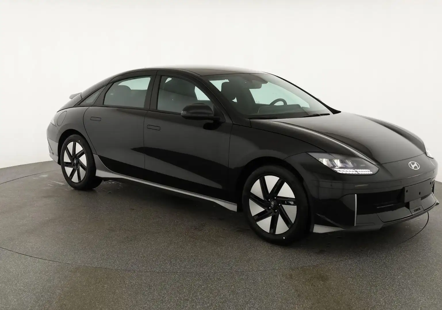 Hyundai IONIQ 6 77,4 kWh Base Long Range, Navi, Kamera, Winterp... Schwarz - 1