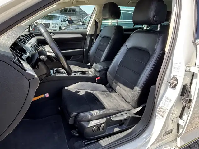 Volkswagen Passat view 11