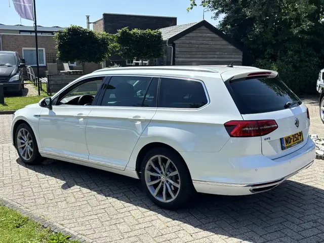 Volkswagen Passat view 6
