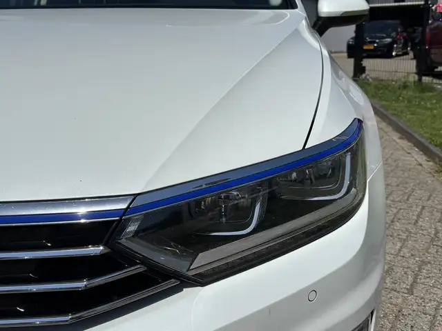 Volkswagen Passat view 8
