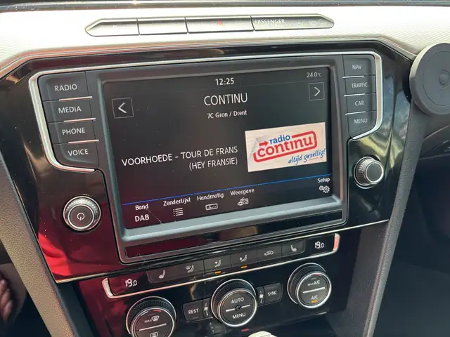 Volkswagen Passat view 15