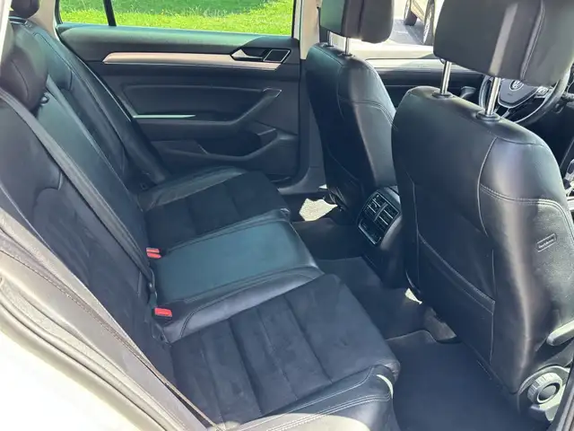 Volkswagen Passat view 14