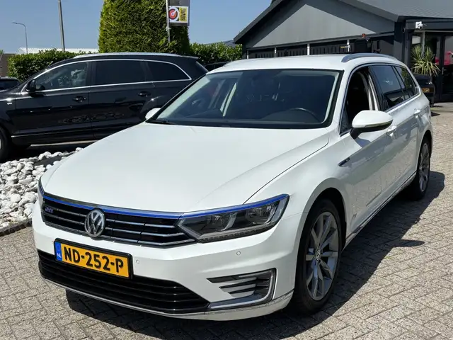 2016 Volkswagen Passat in White for sale