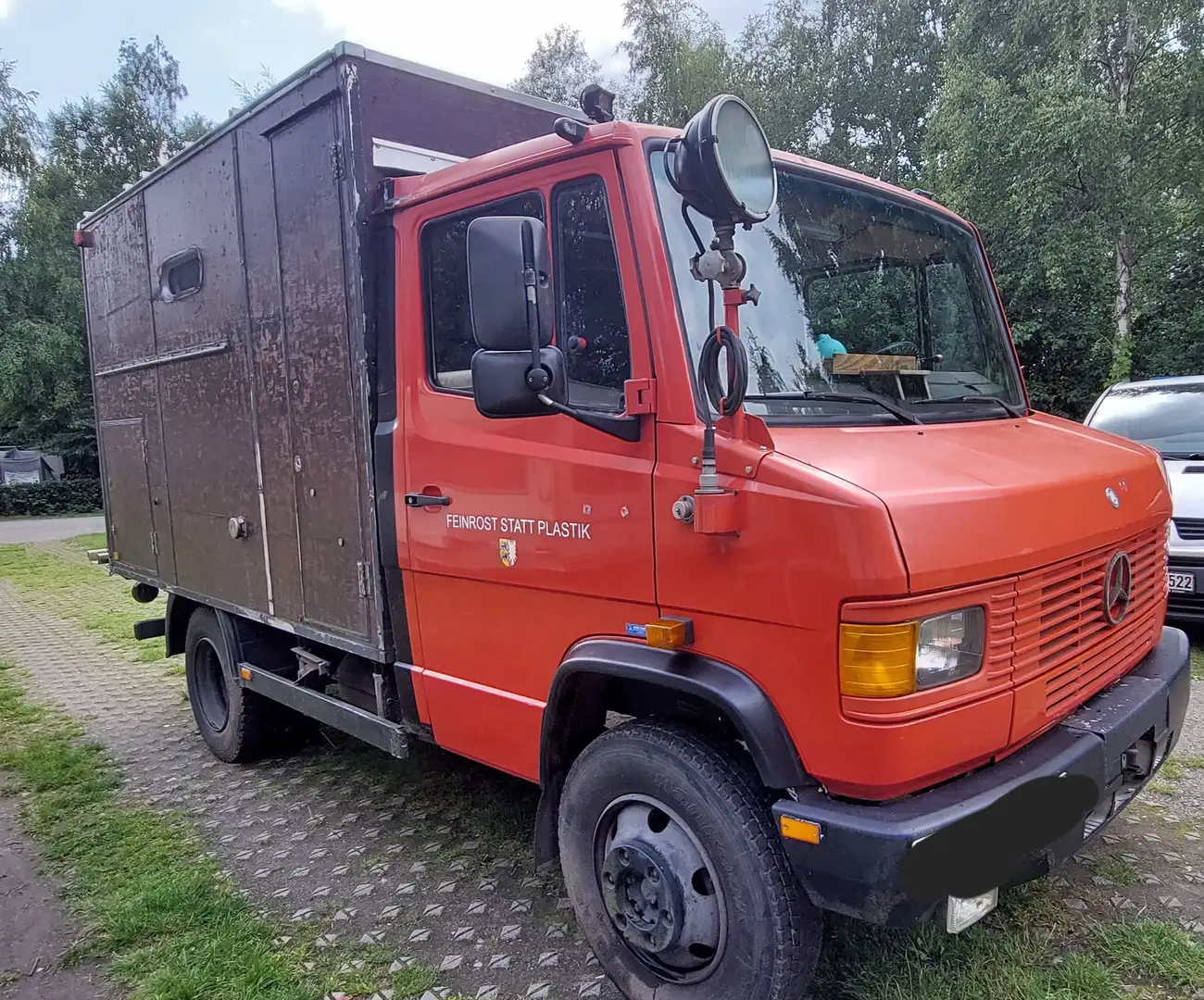 Mercedes-Benz 709D Червоний - 2