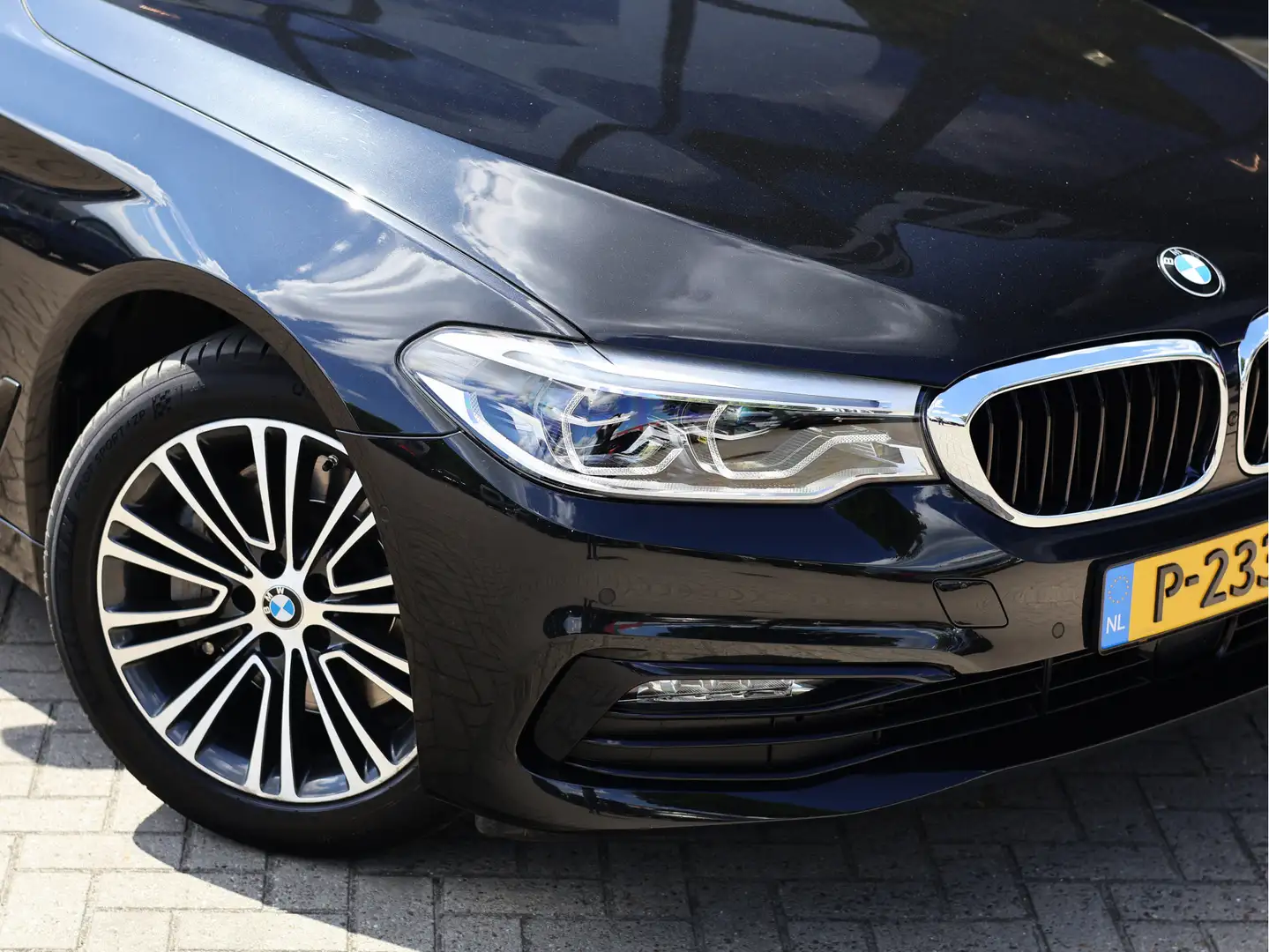 BMW 530 5-serie Touring 530i xDrive High Executive *Lucht* Zwart - 2