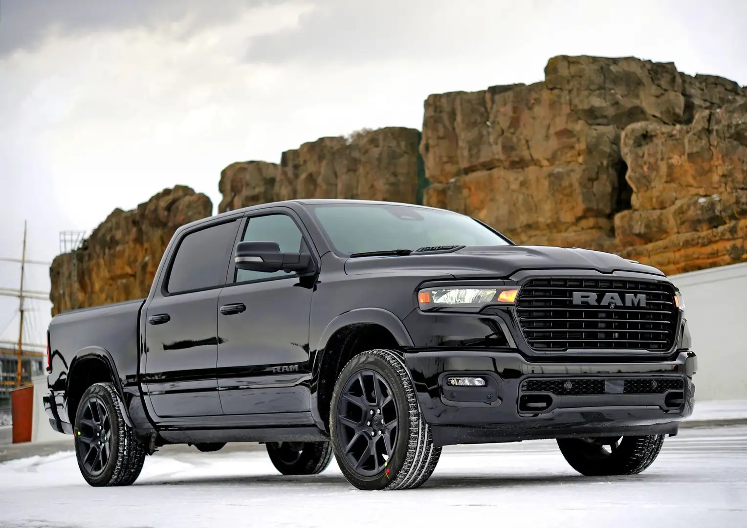 RAM 1500 NUOVO RAM 2025 LARAMIE NIGHT3.0L Twin-Turbo 4 Nero - 1