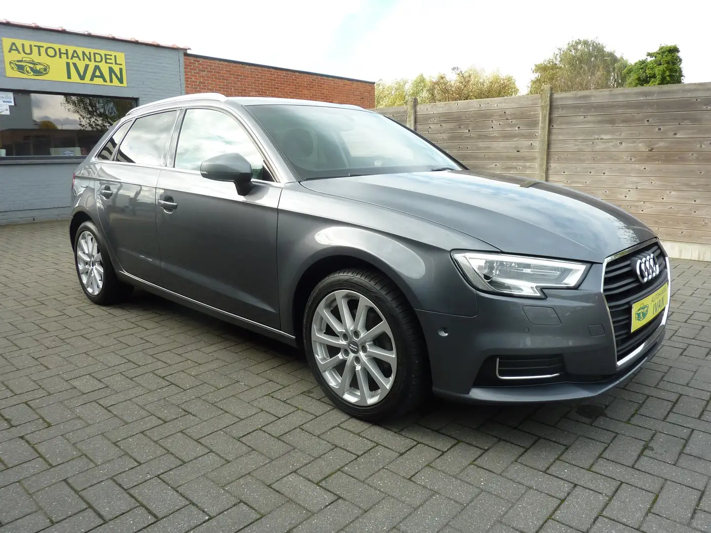 Audi A3 A3 1.0 TFSI Sportback Gris - 1