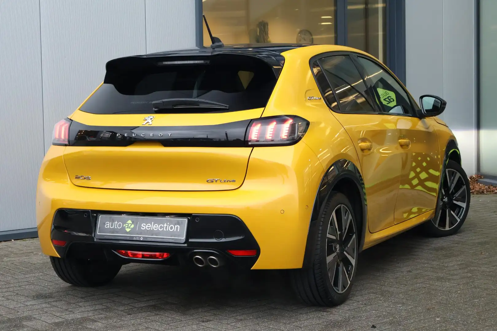 Peugeot 208 1.2 PureTech GT-Line / Panorama / Stoelverwarming Gelb - 2