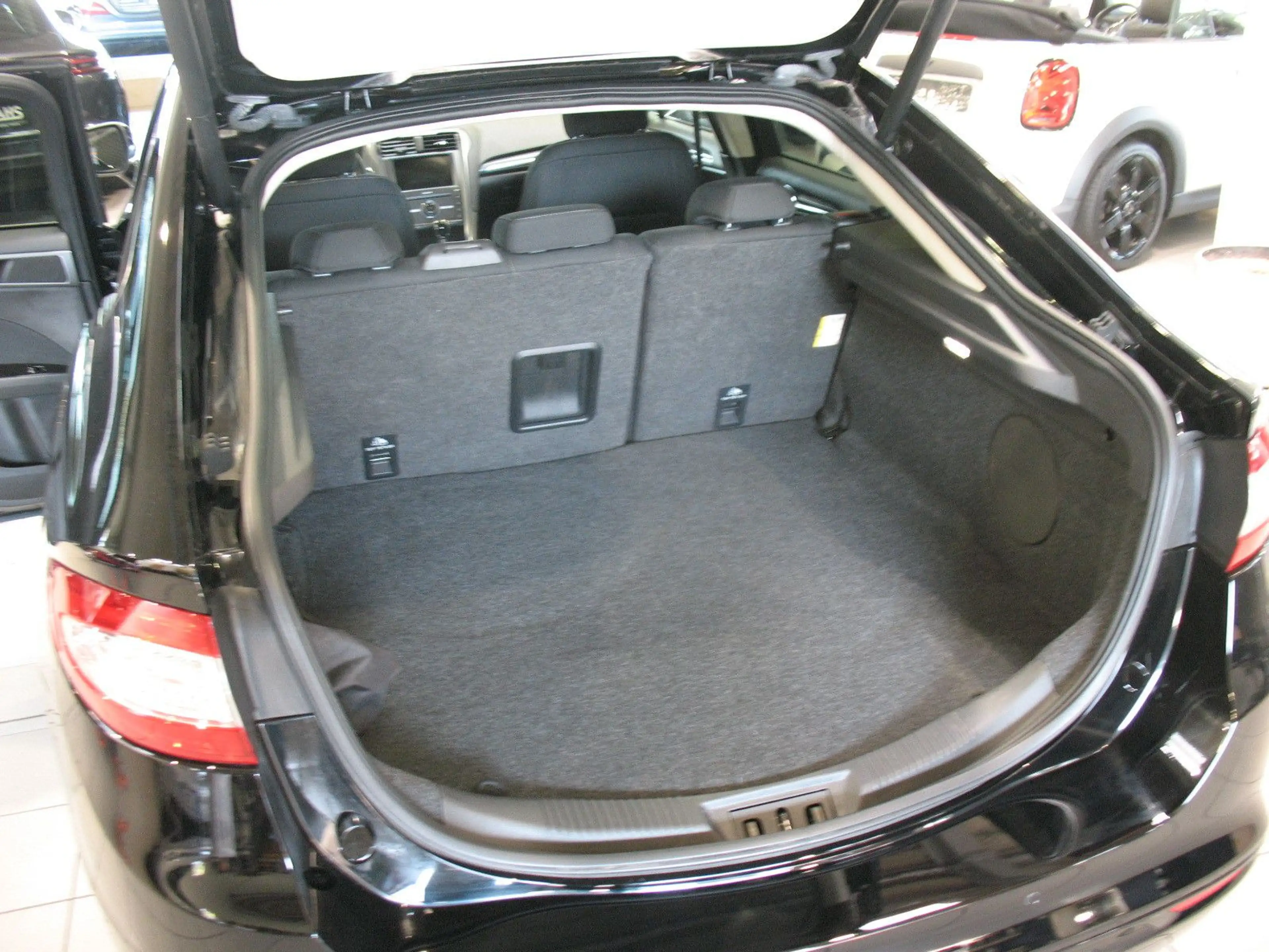 Ford Mondeo 1.5 EcoBoost Titanium *LED*NAVI*AHK* — photo 6