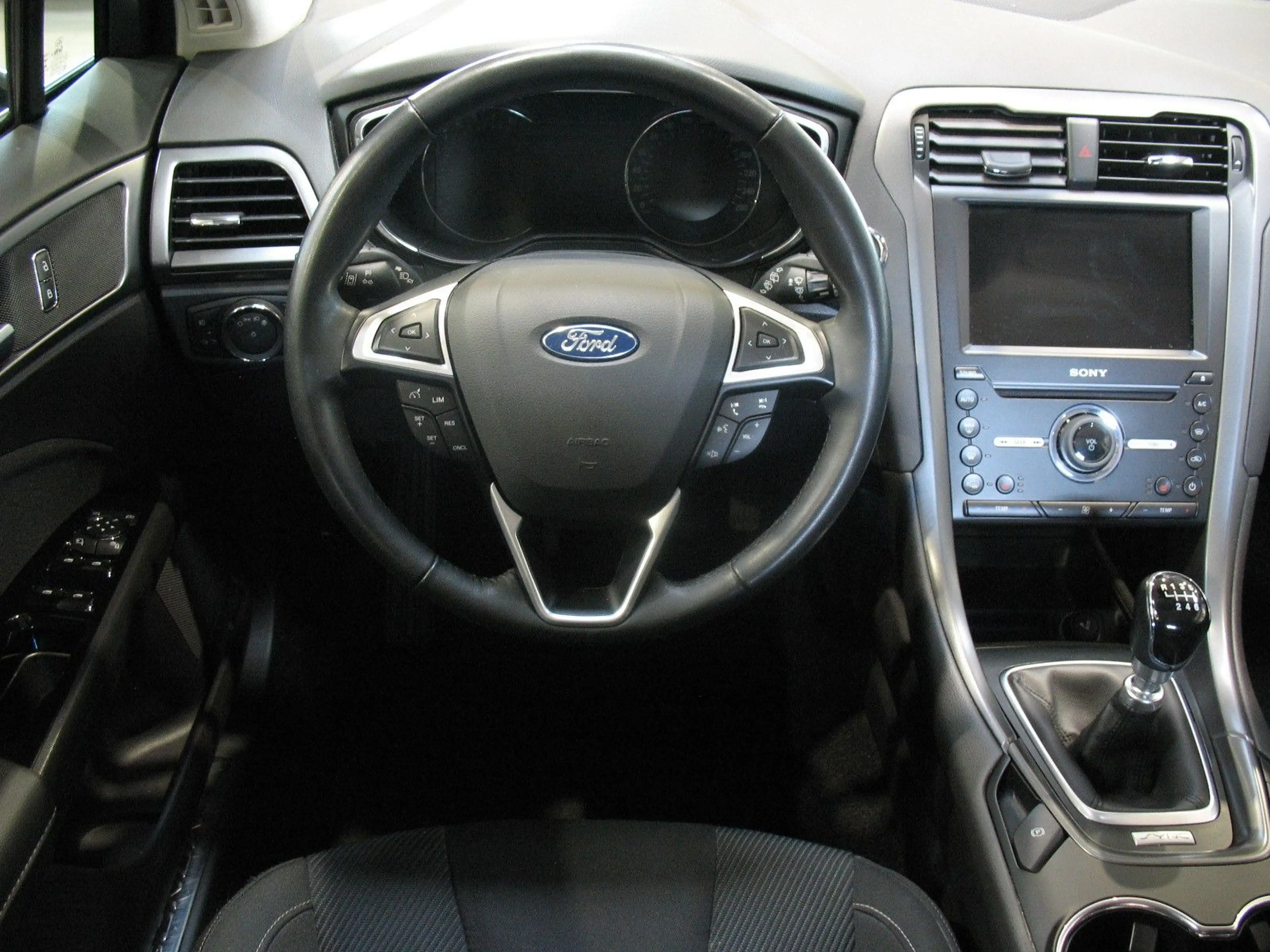 Ford Mondeo 1.5 EcoBoost Titanium *LED*NAVI*AHK* — photo 11