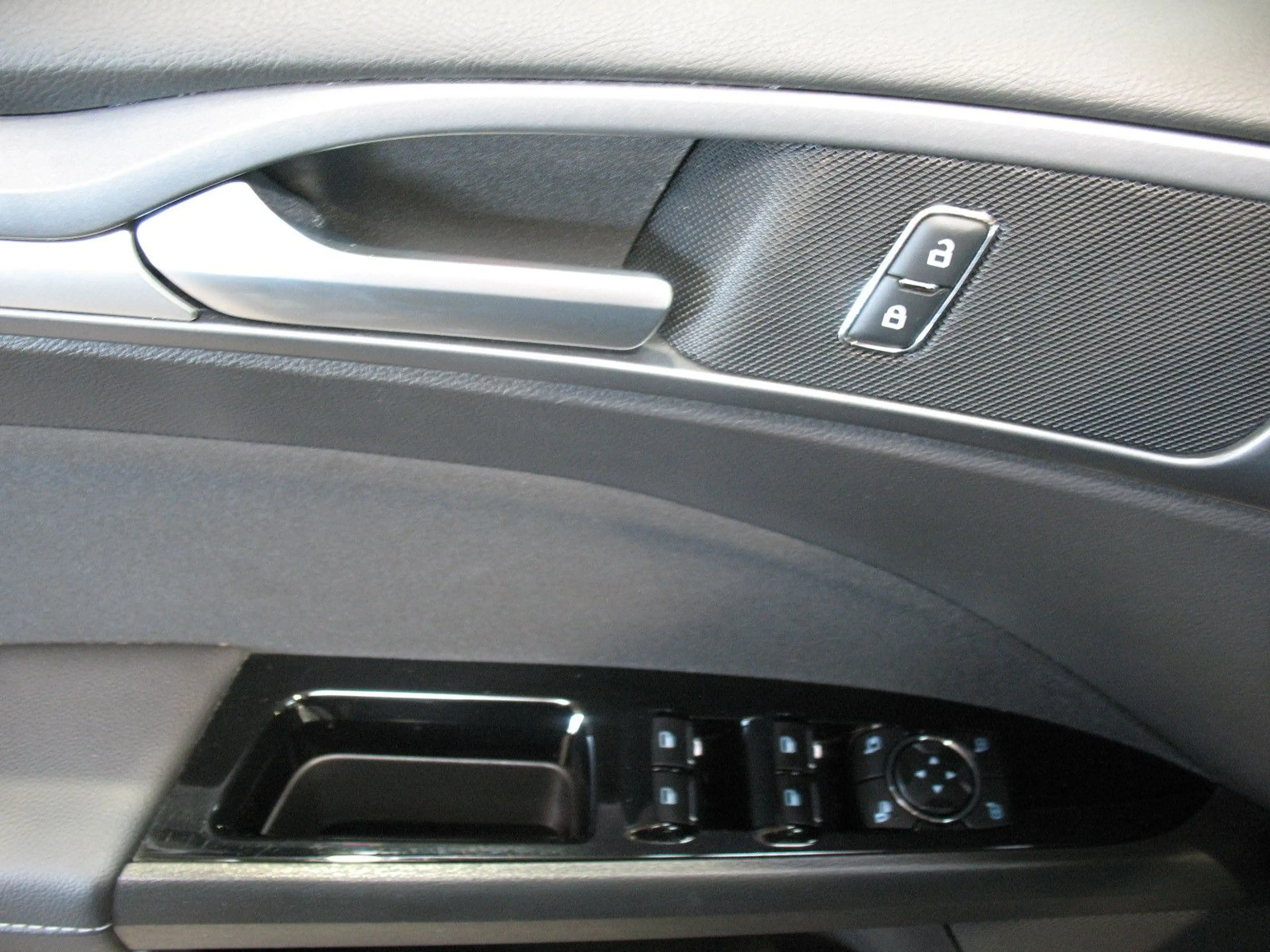 Ford Mondeo 1.5 EcoBoost Titanium *LED*NAVI*AHK* — photo 13