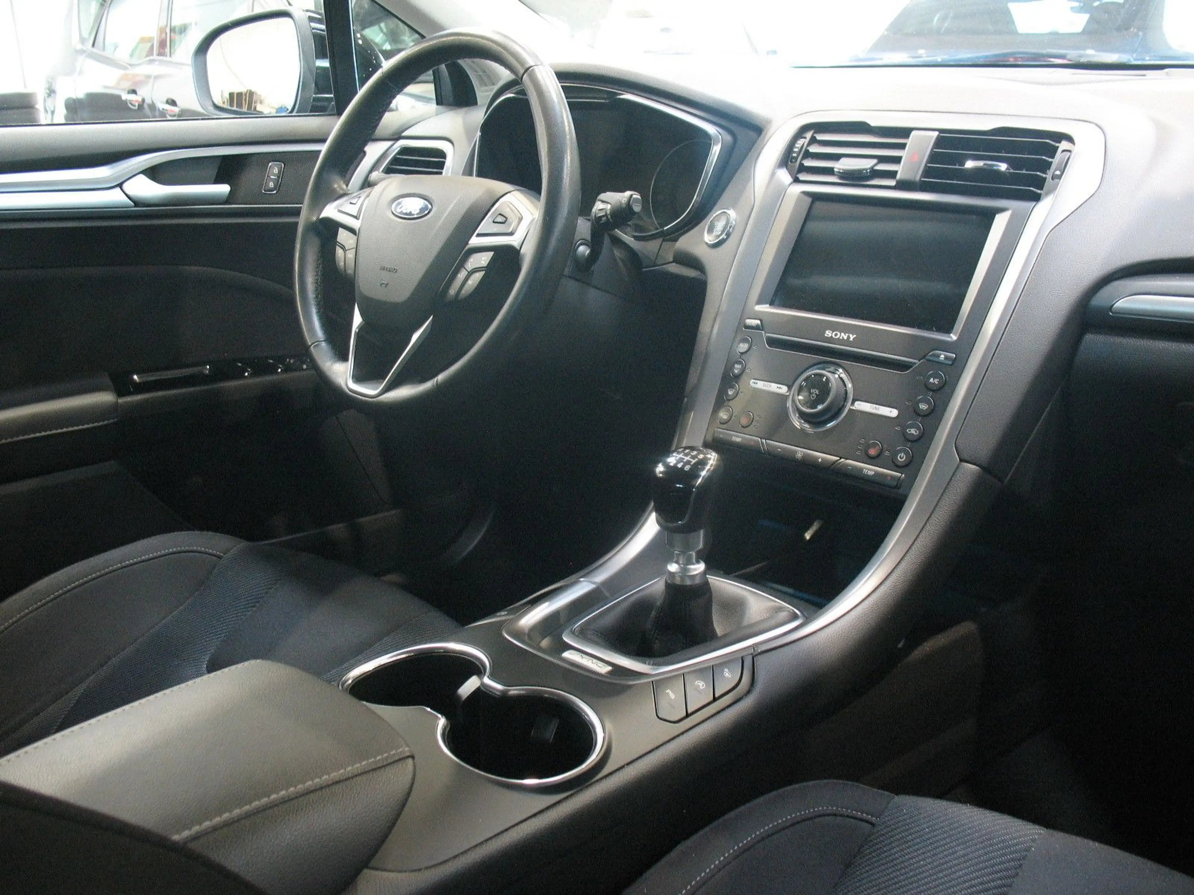 Ford Mondeo 1.5 EcoBoost Titanium *LED*NAVI*AHK* — photo 9