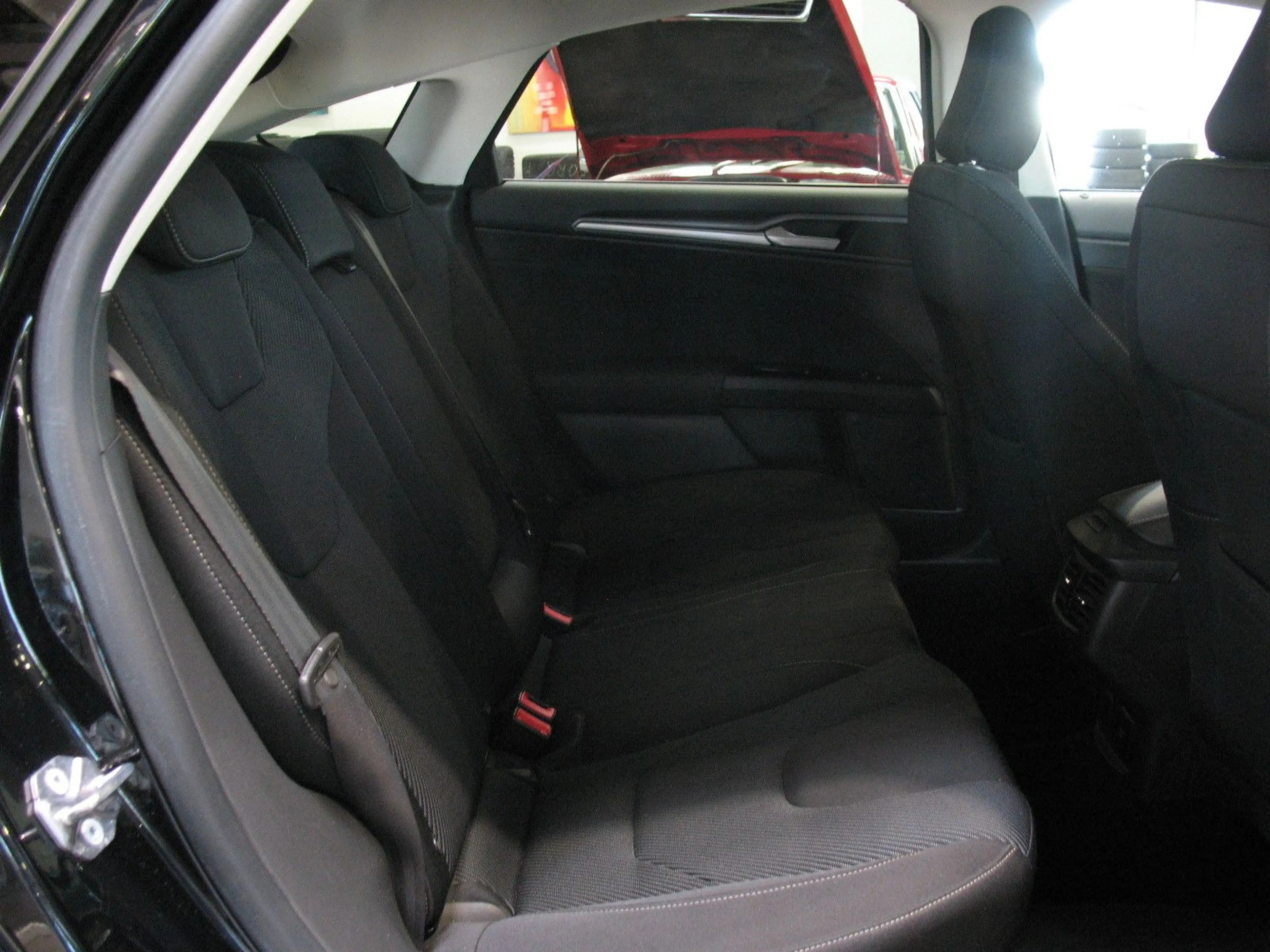 Ford Mondeo 1.5 EcoBoost Titanium *LED*NAVI*AHK* — photo 10