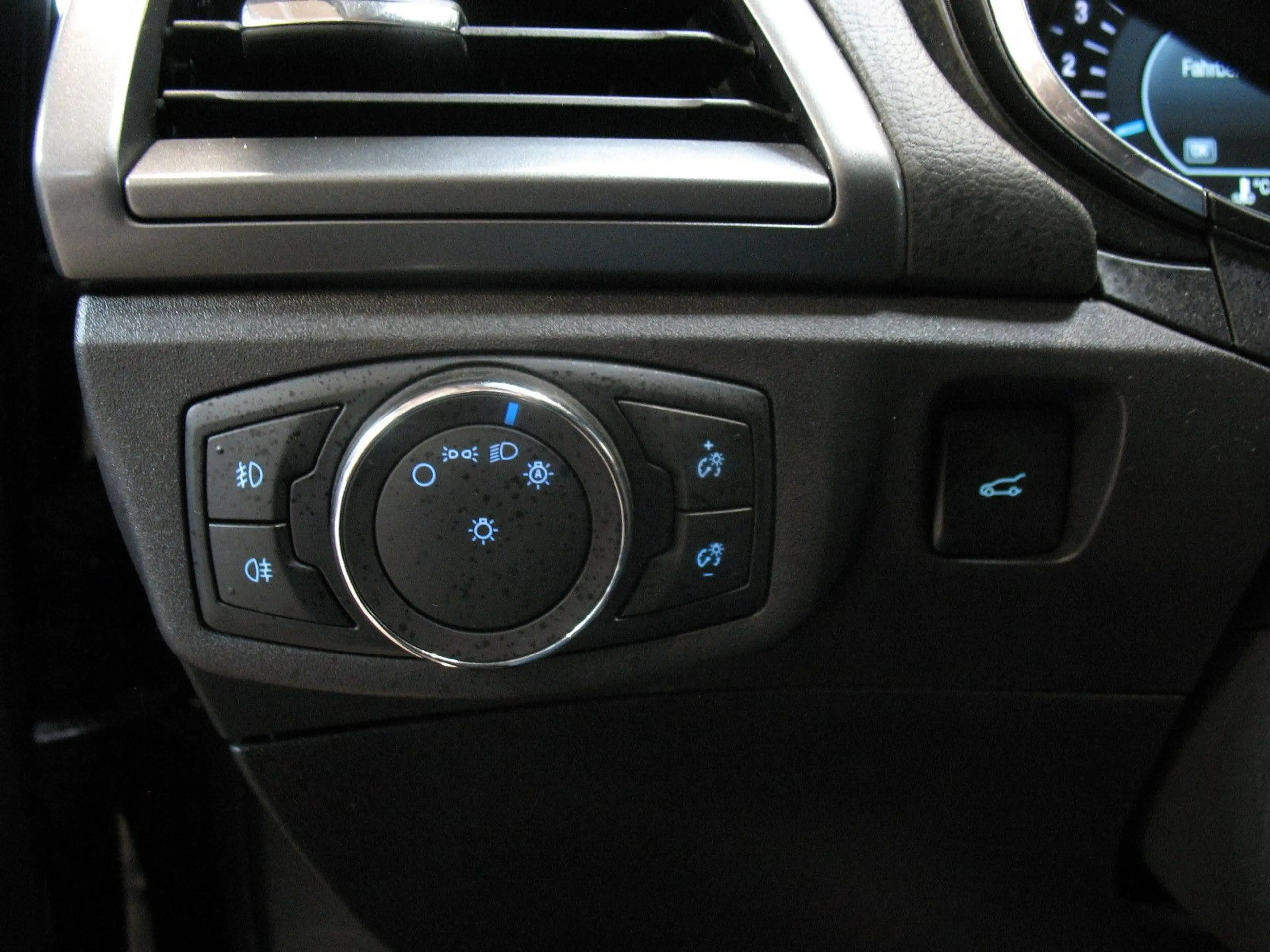 Ford Mondeo 1.5 EcoBoost Titanium *LED*NAVI*AHK* — photo 14