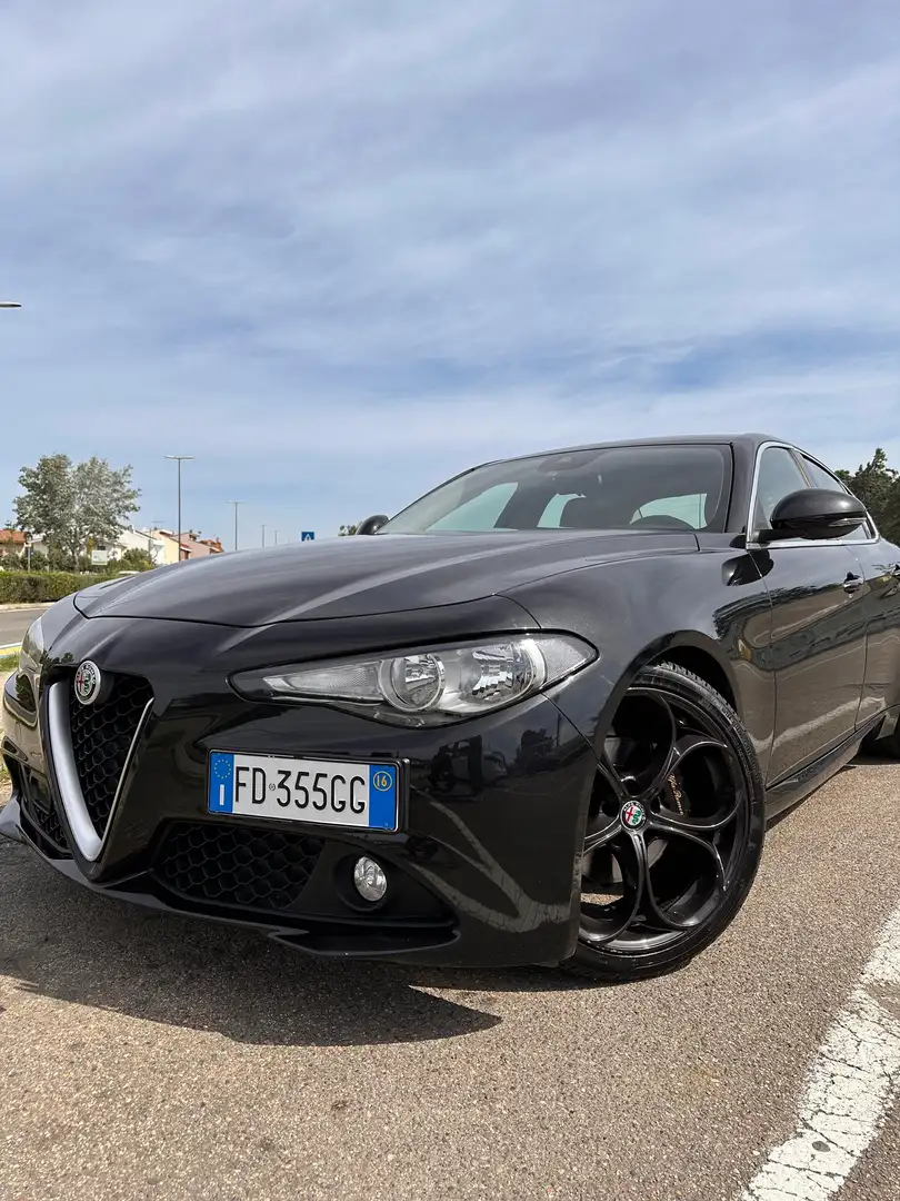 Alfa Romeo Giulia 2.2 t Business Launch Edition 150cv - 1