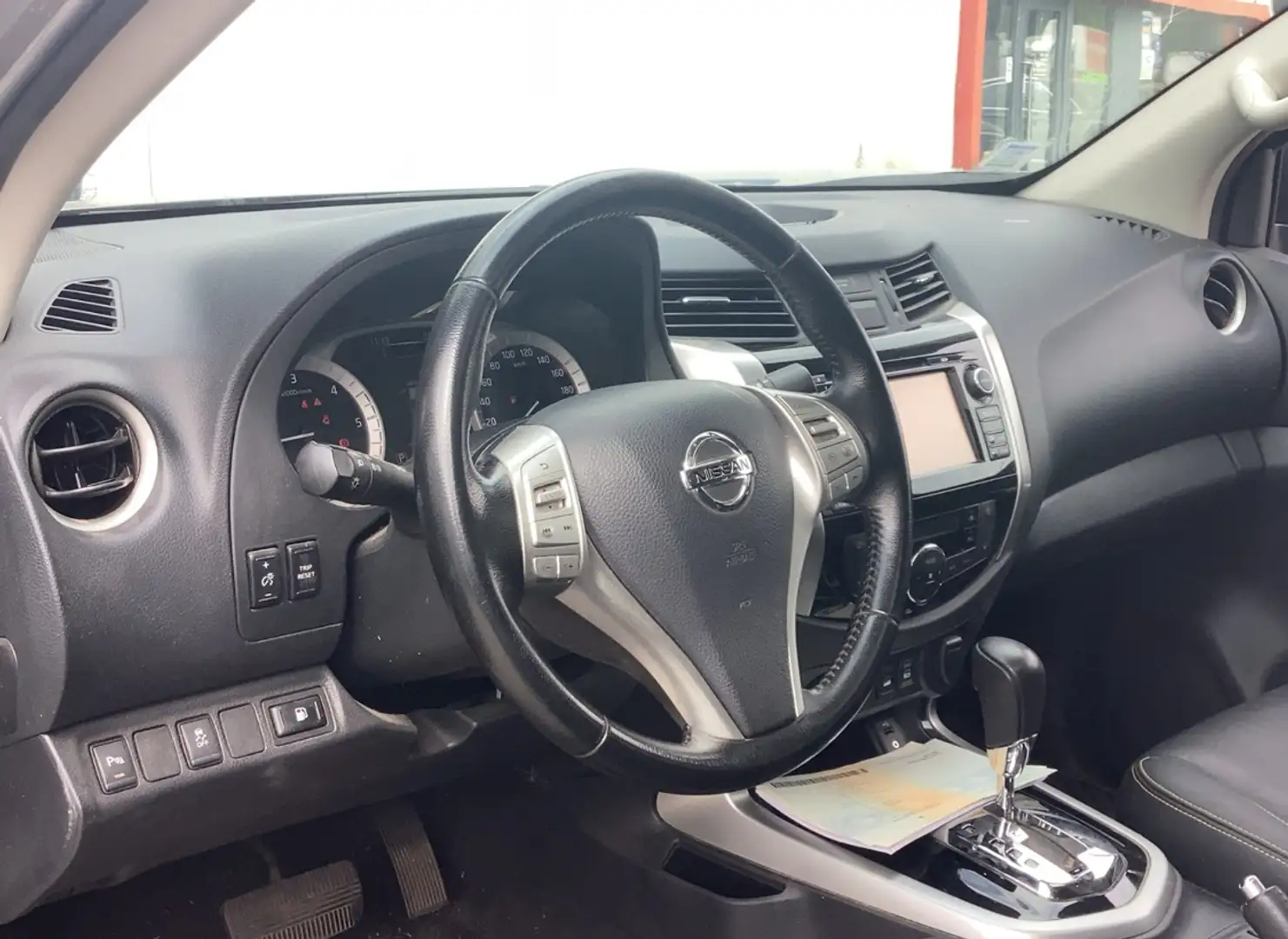 Nissan Navara Navara 2.3 dCi N-GUARD DOUBLE CAB 4X4 FULL Grijs - 2