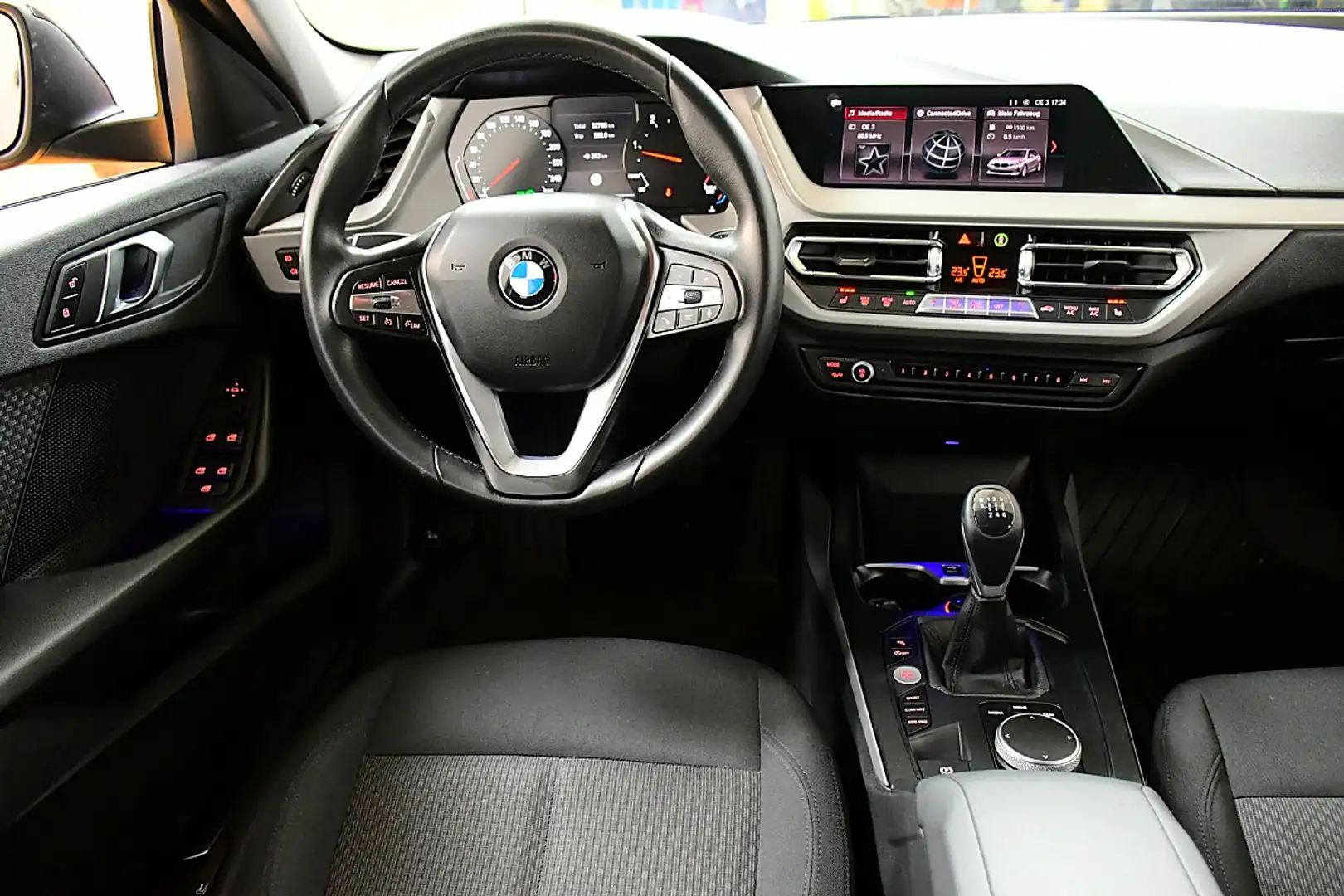 BMW 118 d Schwarz - 2