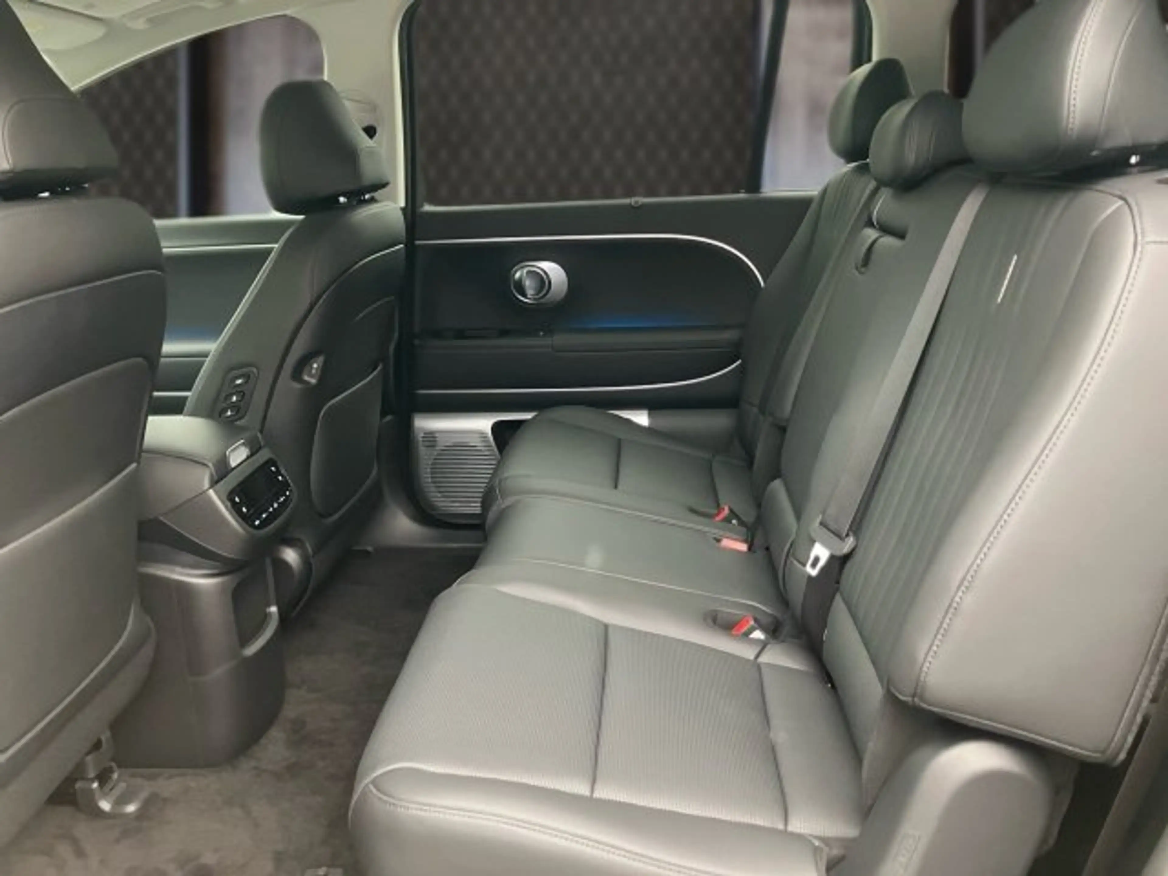 Hyundai IONIQ 9 Calligraphy 110 kWh 4WD — photo 9