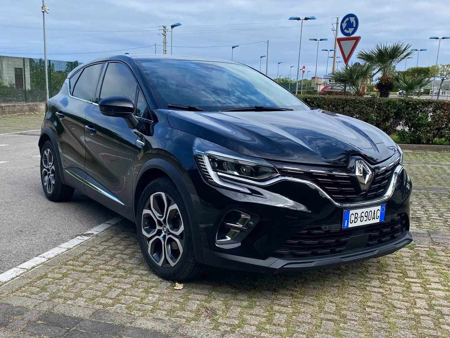 Renault Captur Blue dCi 115 (116 CV / 85 kW ..del 2021) Nero - 2