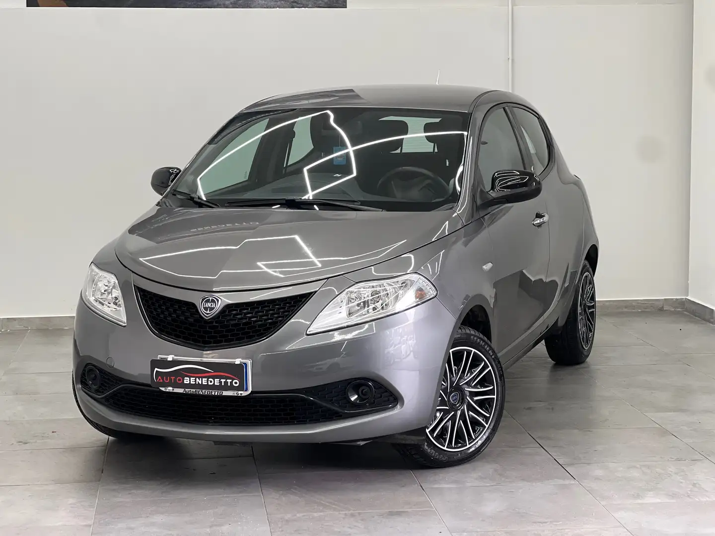Lancia Ypsilon Ypsilon 1.2 Platinum ecochic Gpl 69cv my19 Gris - 1