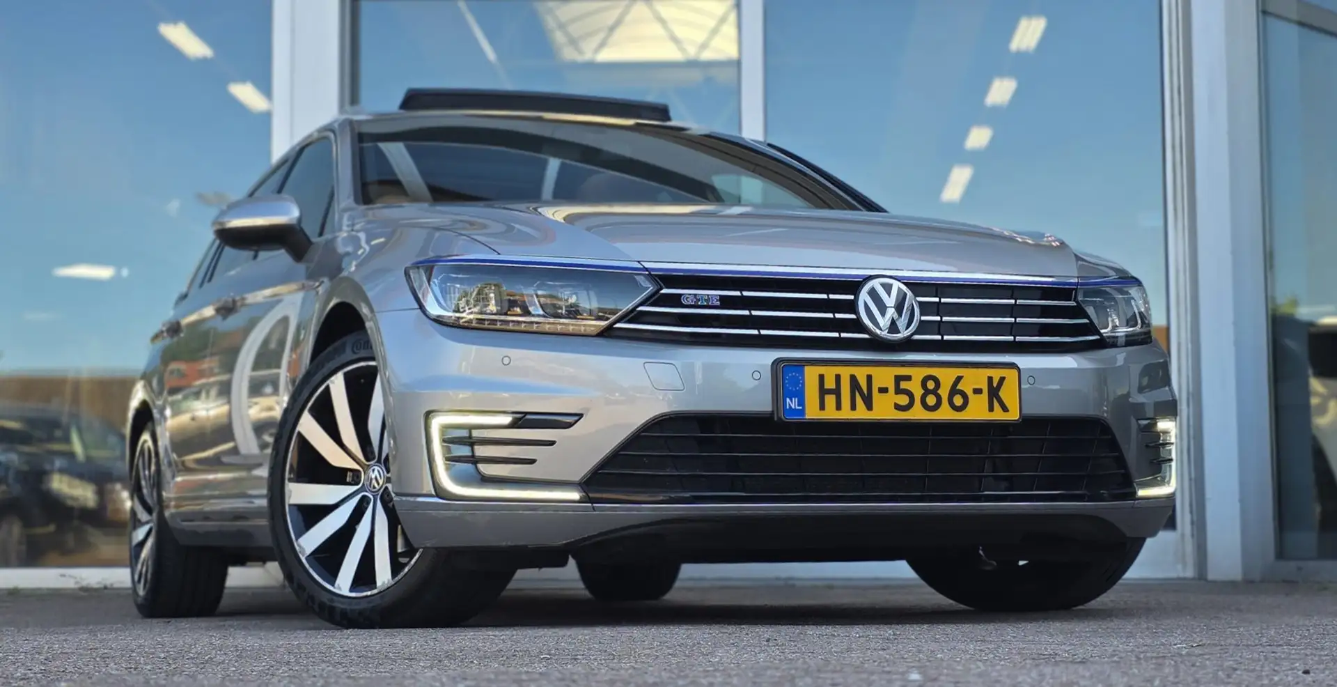 Volkswagen Passat Variant 1.4 TSI GTE Highline Leer Pano Camara Led Trekhaak Grijs - 2