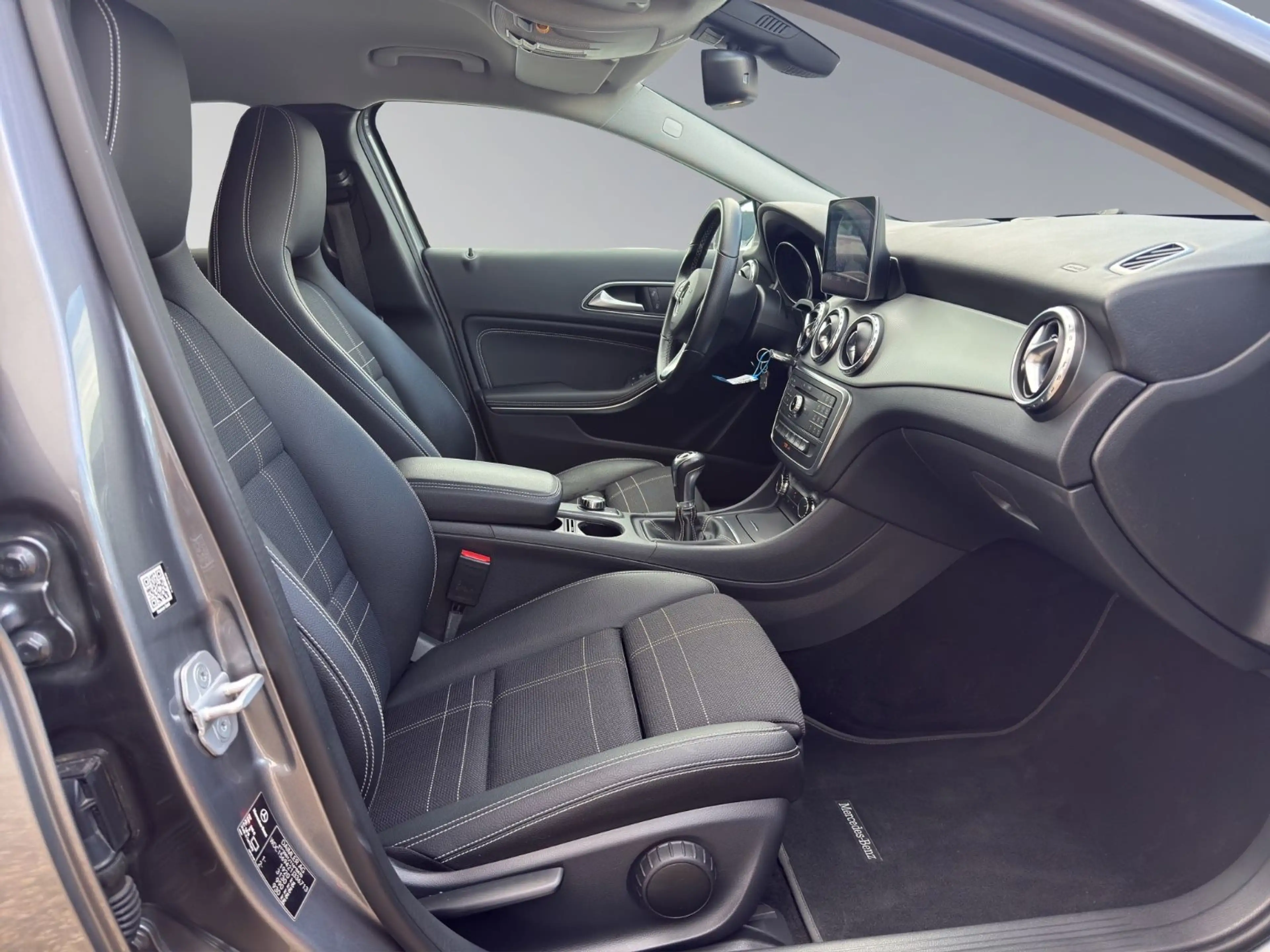 Mercedes-Benz GLA 180 Urban KAMERA XENON NAVI LEDER — photo 14