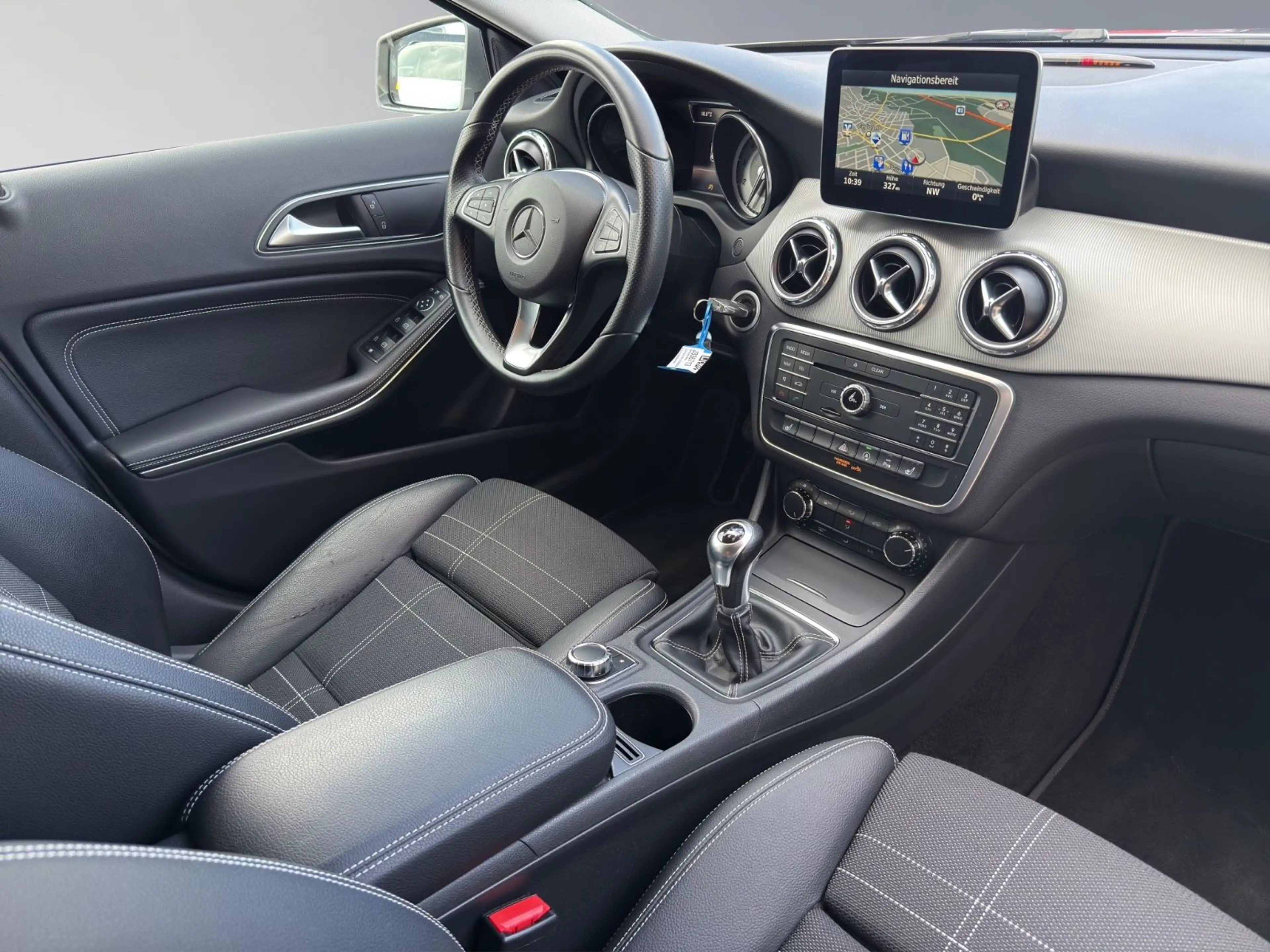 Mercedes-Benz GLA 180 Urban KAMERA XENON NAVI LEDER — photo 15