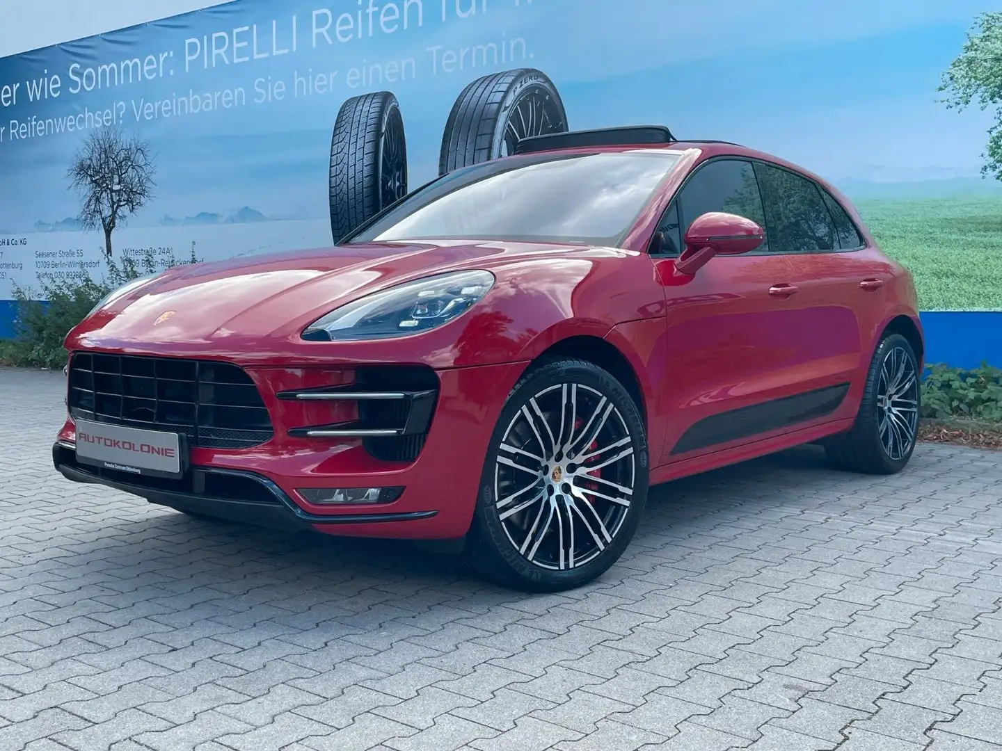 Porsche Macan Turbo mit Performance Paket Rot - 1