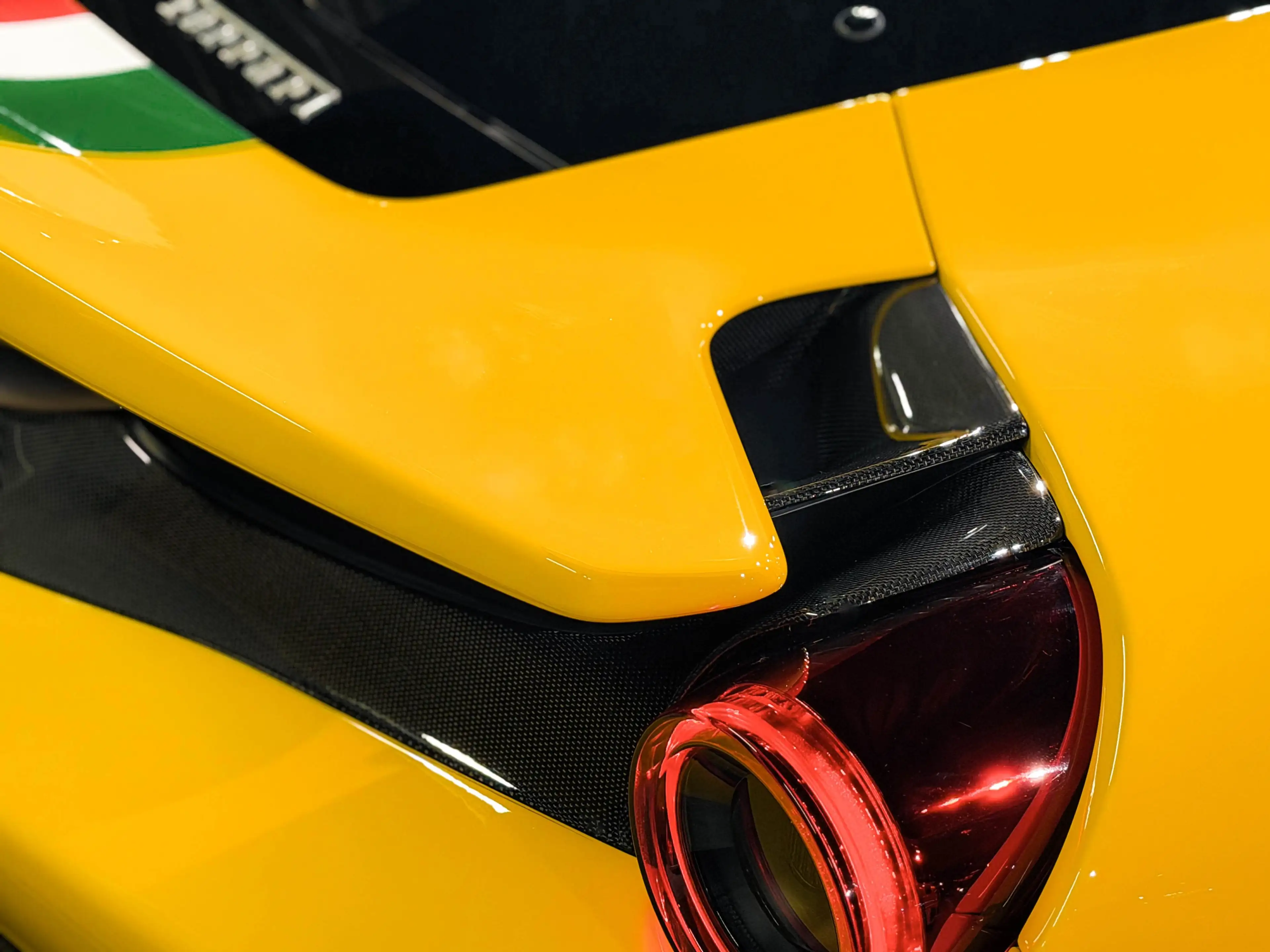 Ferrari 488 Pista Tricolore+Carbon+Lift+JBL — photo 11