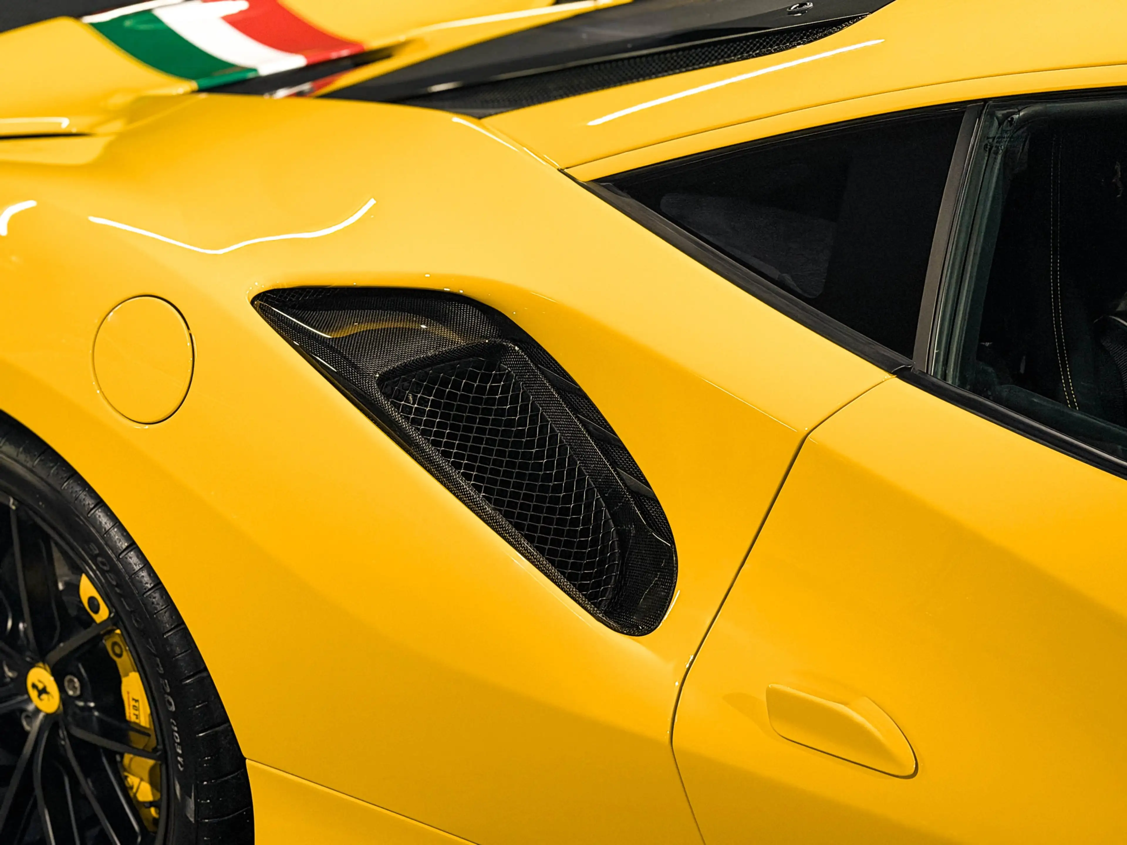 Ferrari 488 Pista Tricolore+Carbon+Lift+JBL — photo 8
