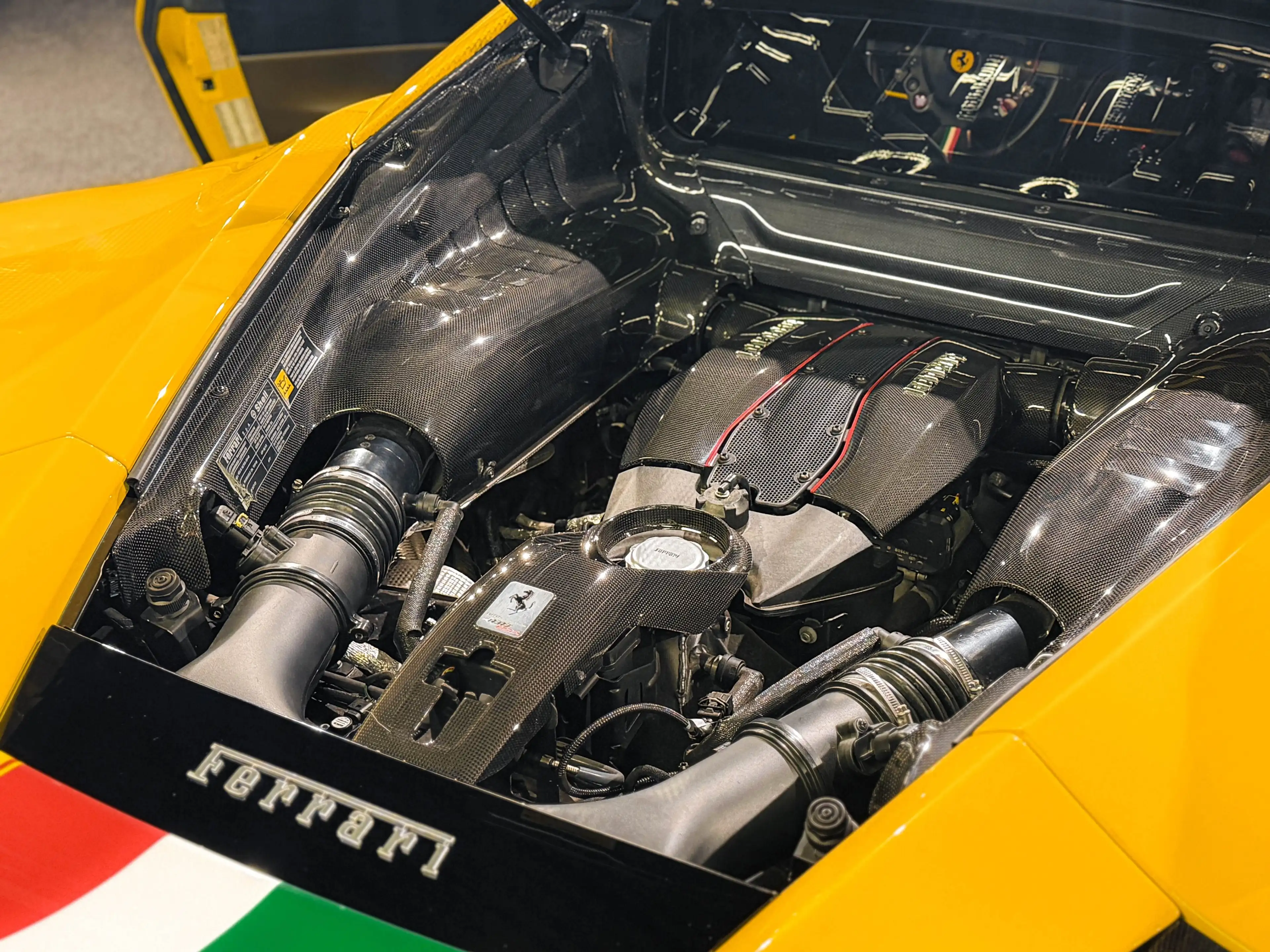 Ferrari 488 Pista Tricolore+Carbon+Lift+JBL — photo 13