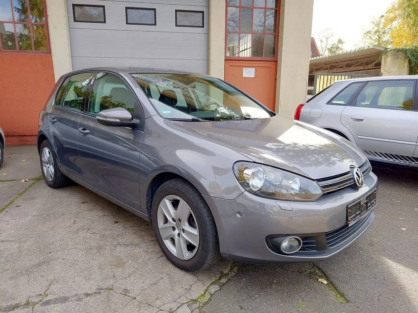 Volkswagen Golf VW Golf 1.4 DSG Klima Navi Parksensor Tempomat TOP Šedá - 1